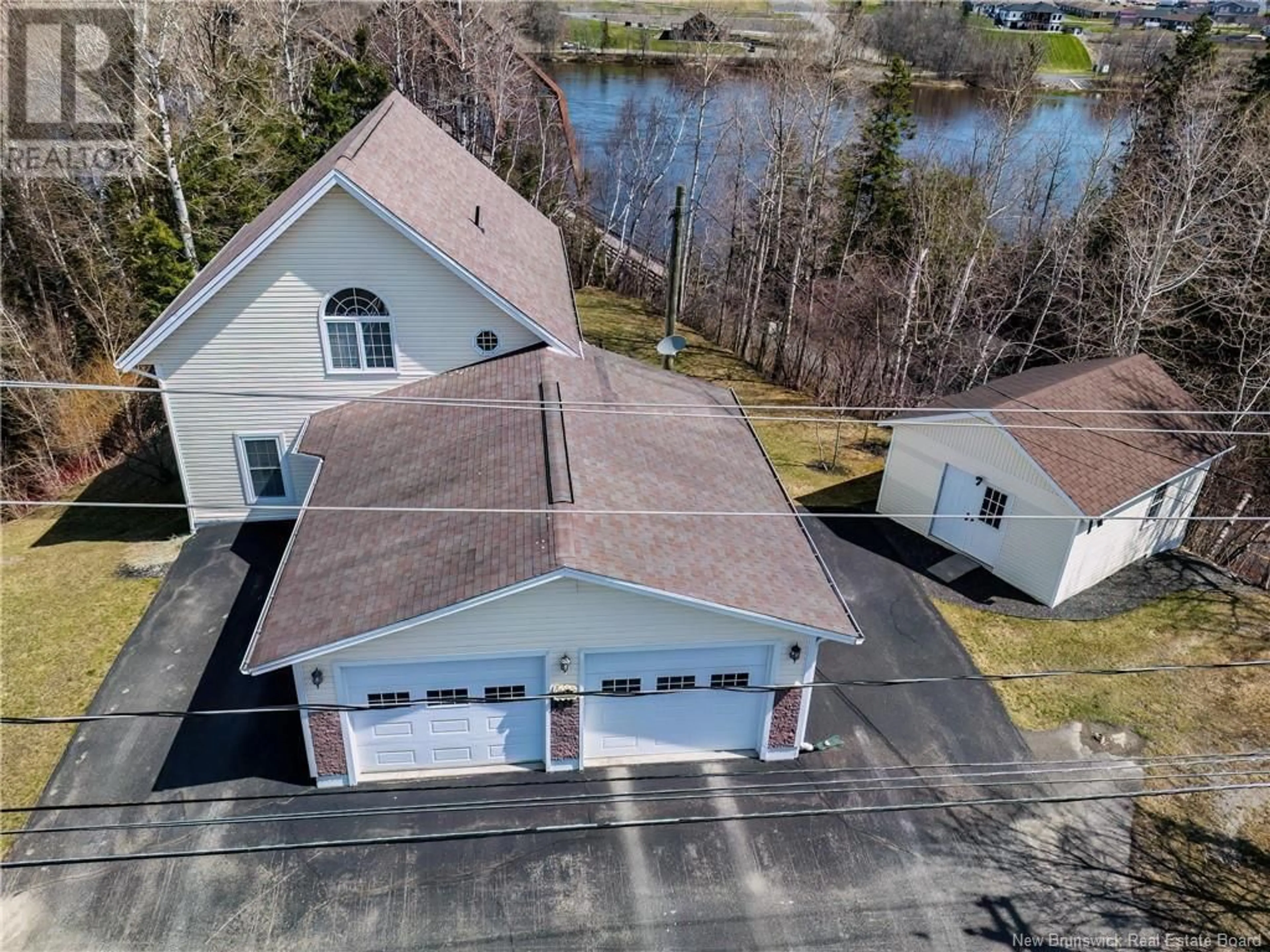 A pic from outside/outdoor area/front of a property/back of a property/a pic from drone, water/lake/river/ocean view for 622 MAIN STREET, Grand-Sault/Grand Falls New Brunswick E3Z2W5