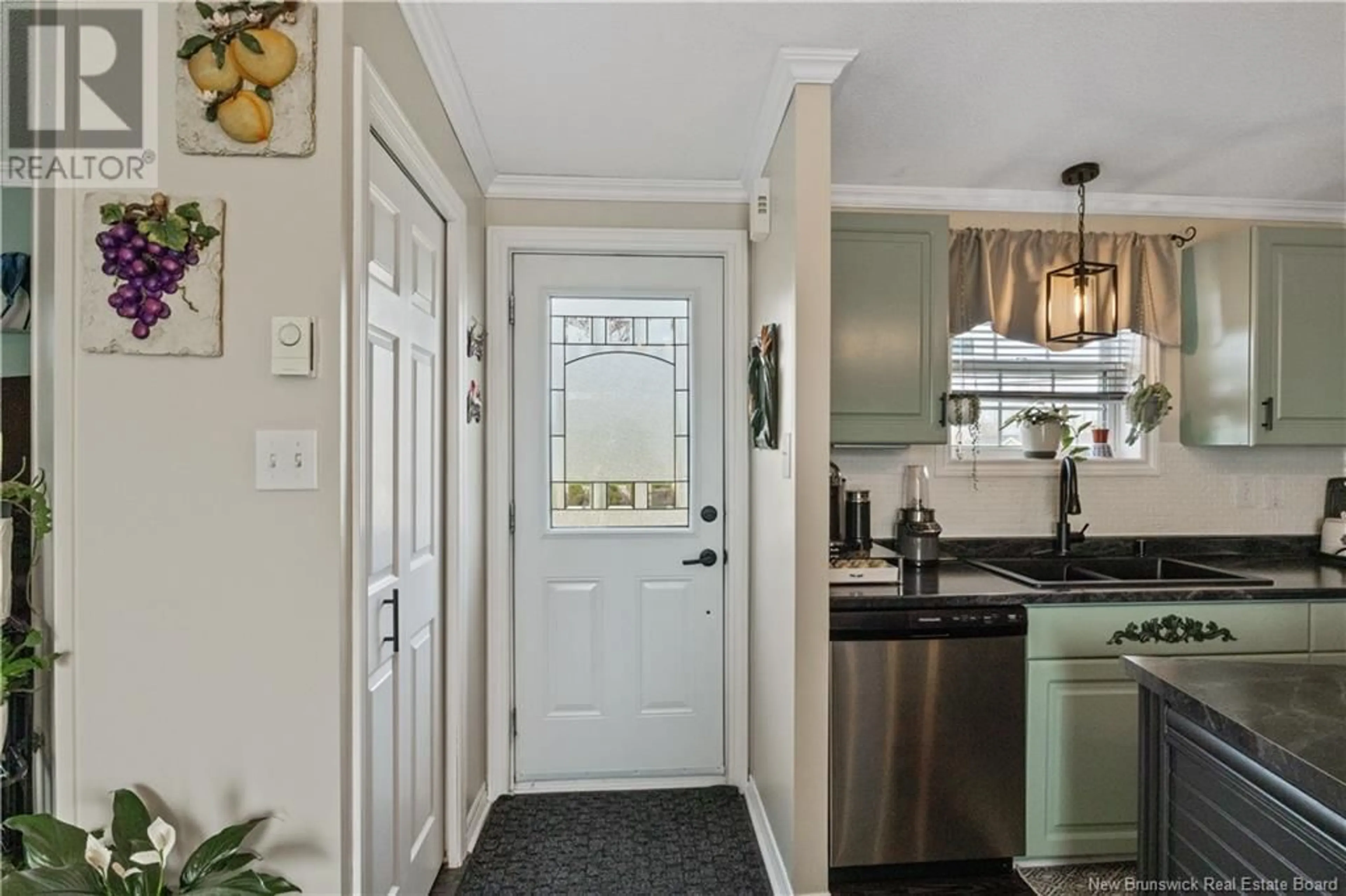 Indoor entryway for 122 MIRAMICHI, Dieppe New Brunswick E1A7N1