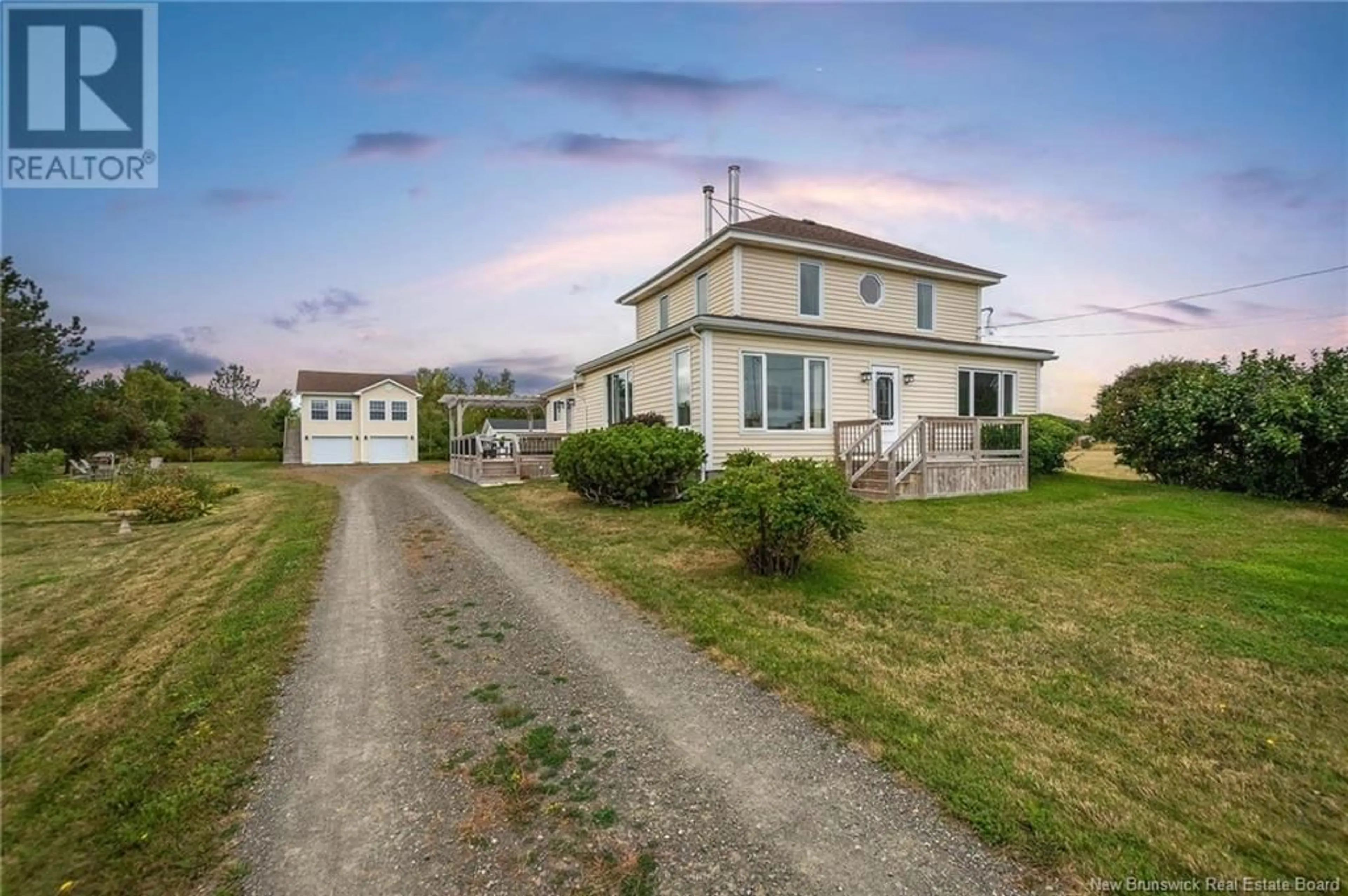 A pic from outside/outdoor area/front of a property/back of a property/a pic from drone, street for 277 DE LA CÔTE, Grande-Digue New Brunswick E4R1W9