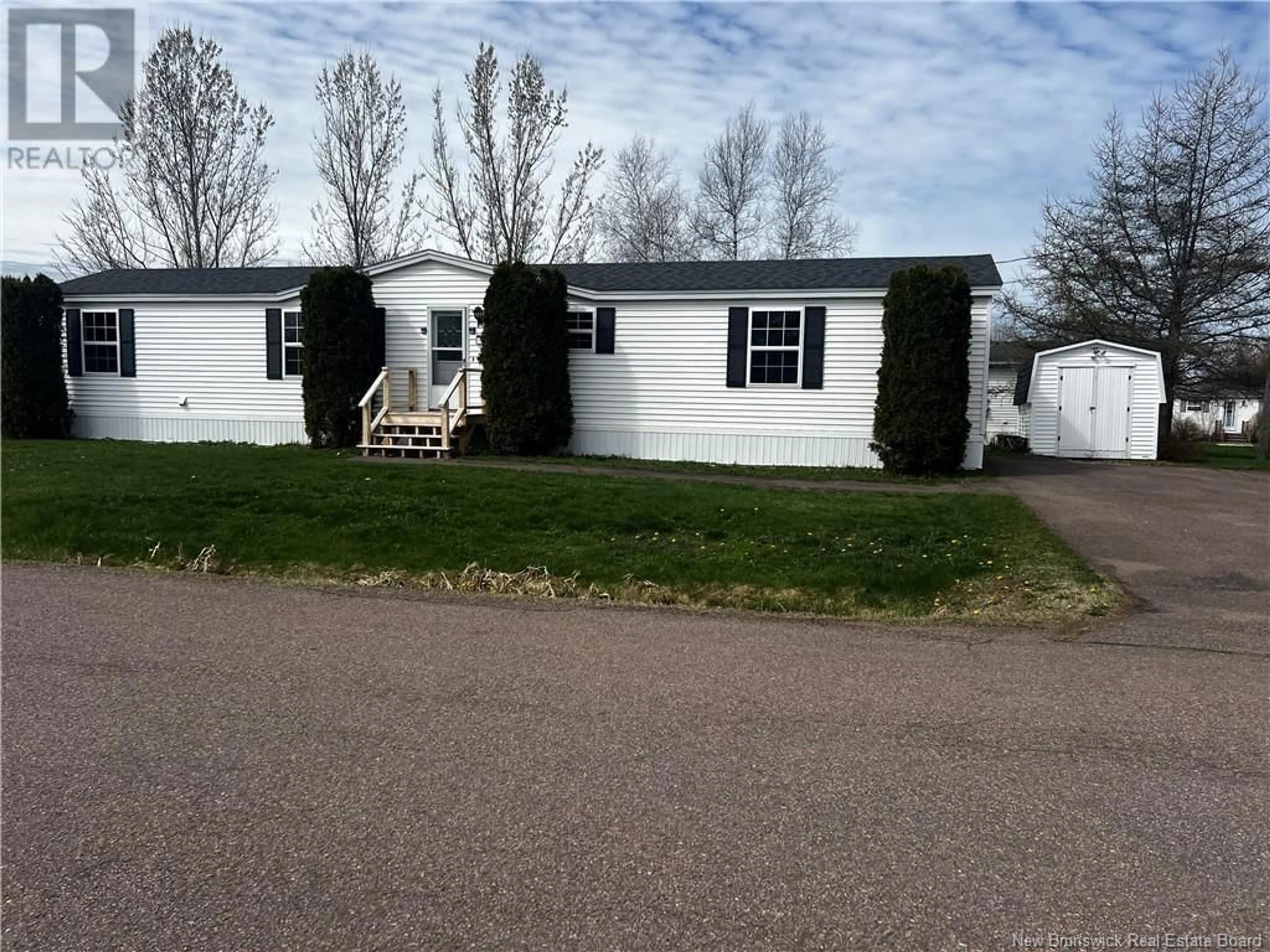 Home with vinyl exterior material, street for 18 ANEMONE, Moncton New Brunswick E1H2R7