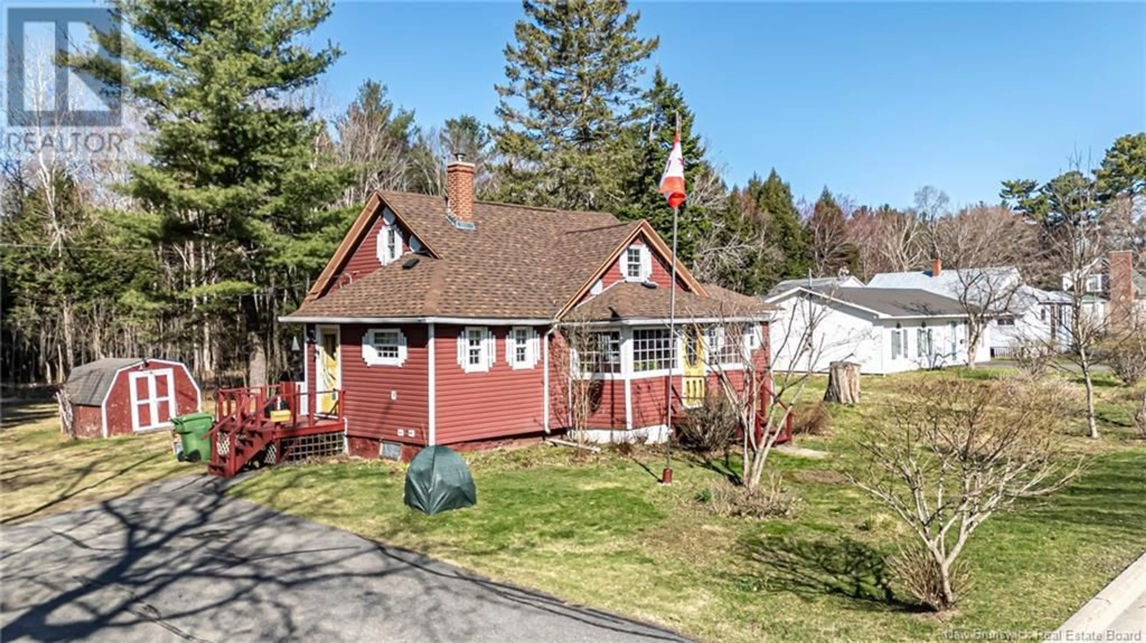 A pic from outside/outdoor area/front of a property/back of a property/a pic from drone, street for 31 VETERANS COURT, Fredericton New Brunswick E3A1E5