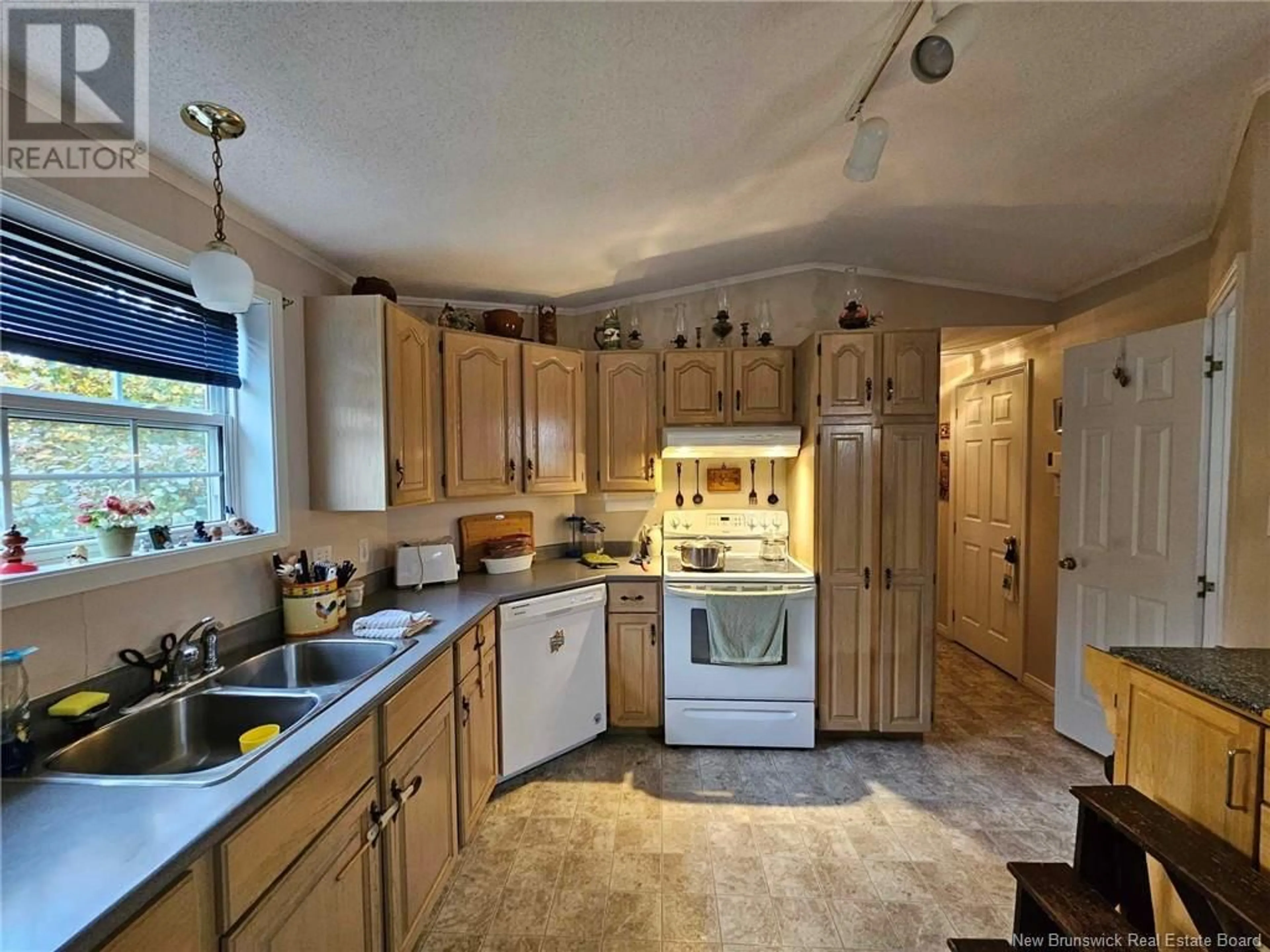 Standard kitchen, ceramic/tile floor for 30 BLUE JAY STREET, Moncton New Brunswick E1H2S2