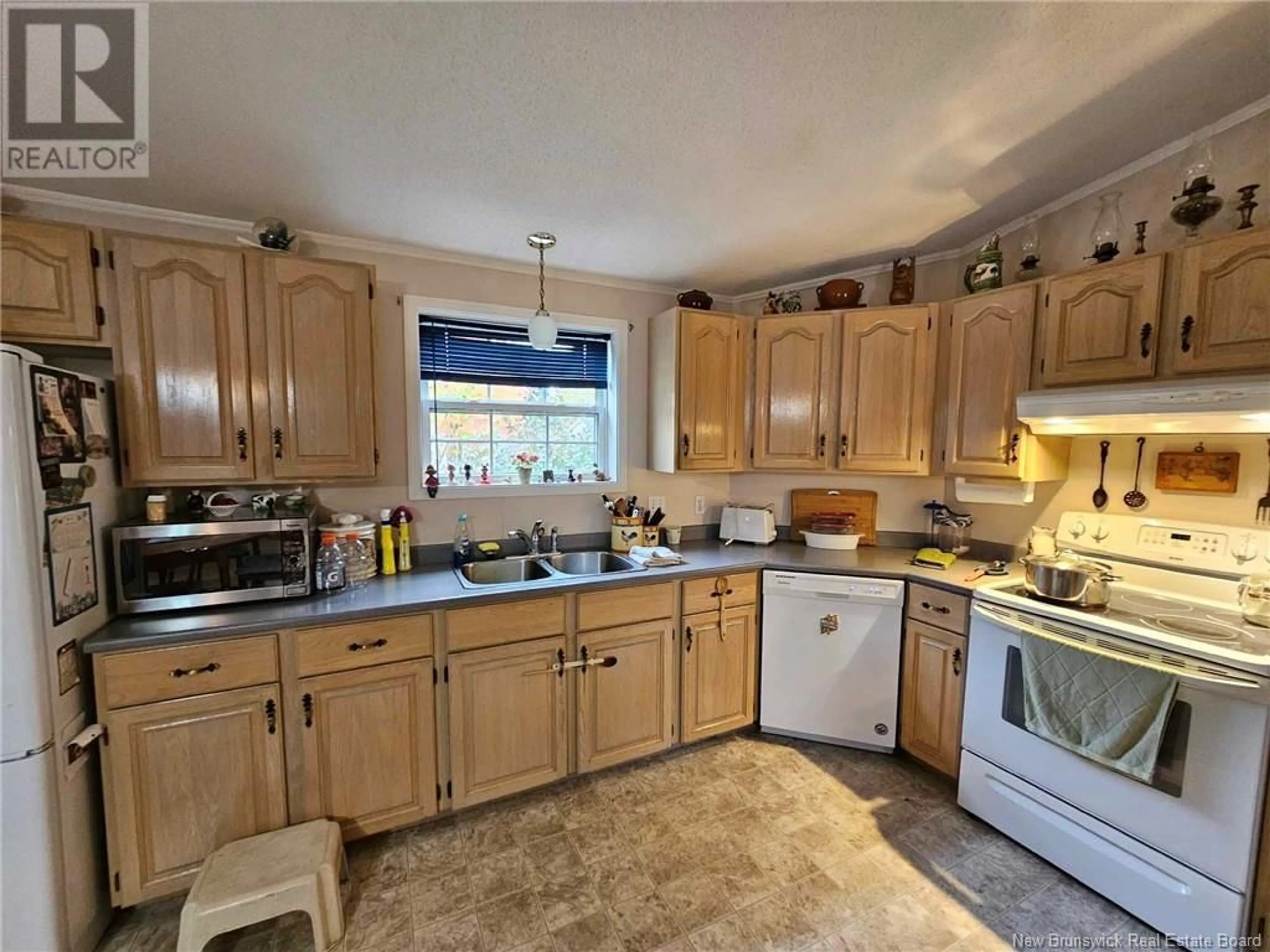Standard kitchen, unknown for 30 BLUE JAY STREET, Moncton New Brunswick E1H2S2