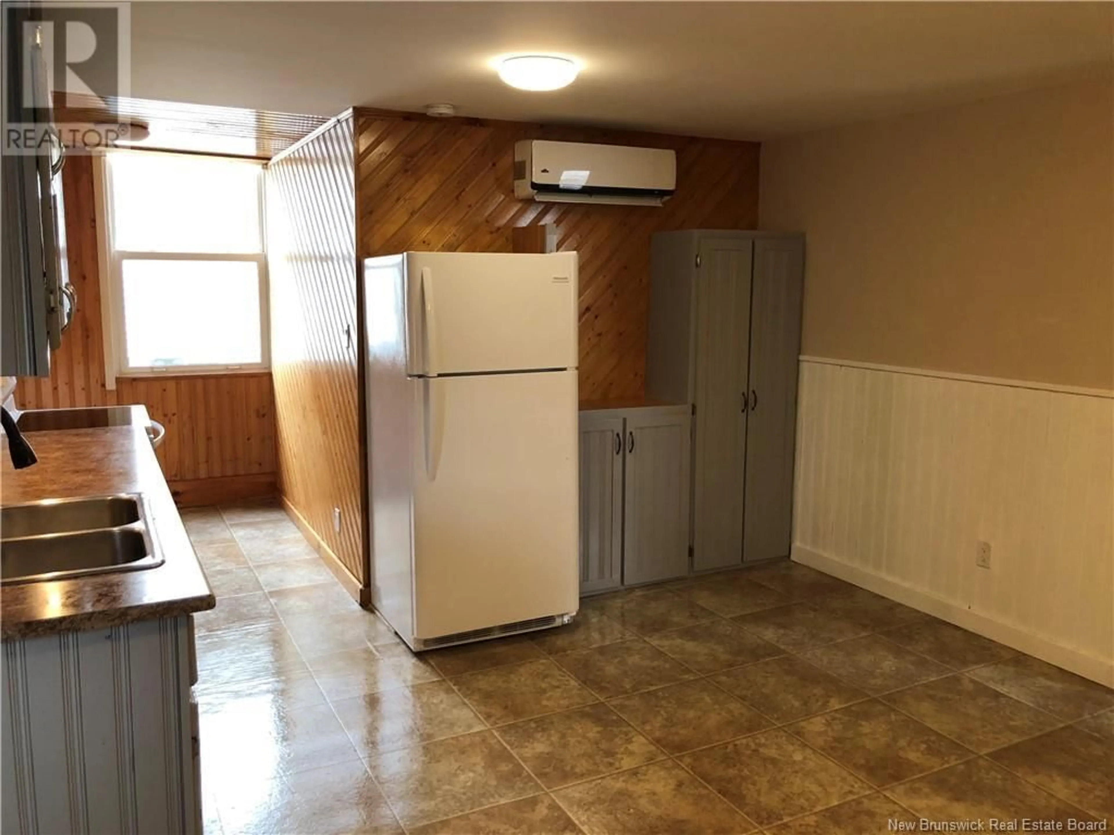 Standard kitchen, ceramic/tile floor for 42 PETER STREET, Sussex New Brunswick E4E2J6
