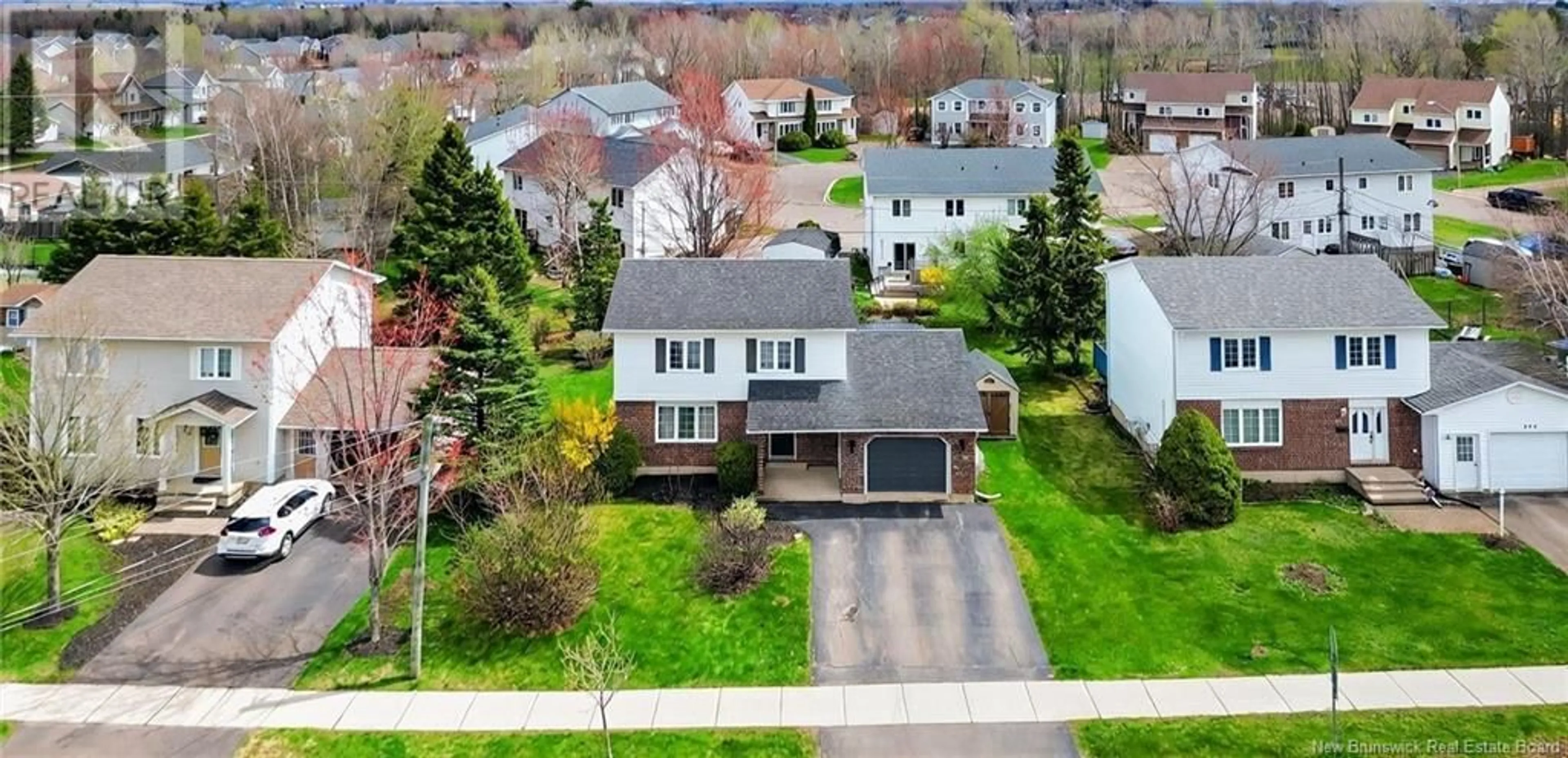 A pic from outside/outdoor area/front of a property/back of a property/a pic from drone, street for 289 EVERGREEN DRIVE, Moncton New Brunswick E1G2E4