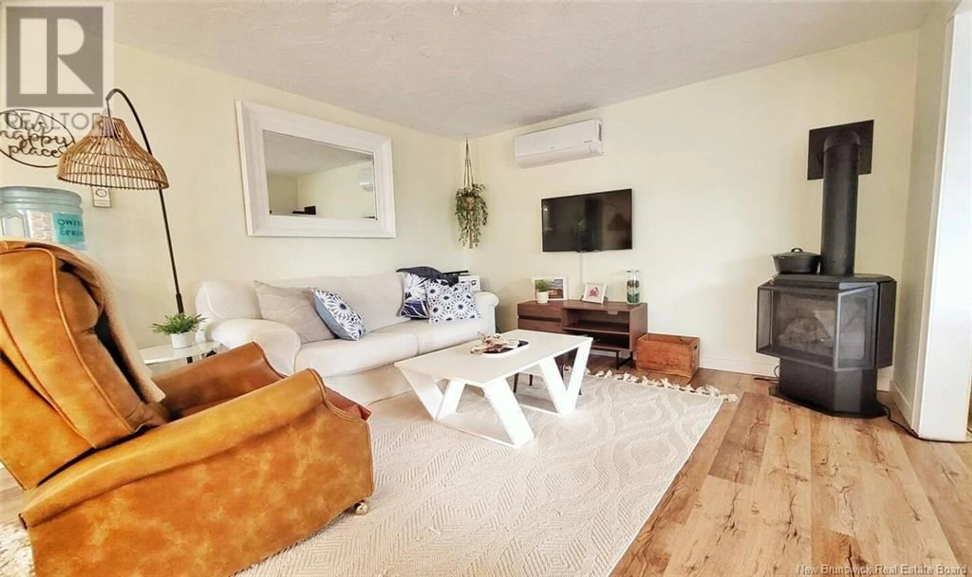 Living room with furniture, unknown for 72 CAP BIMET BOULEVARD, Grand-Barachois New Brunswick E4P6Y1