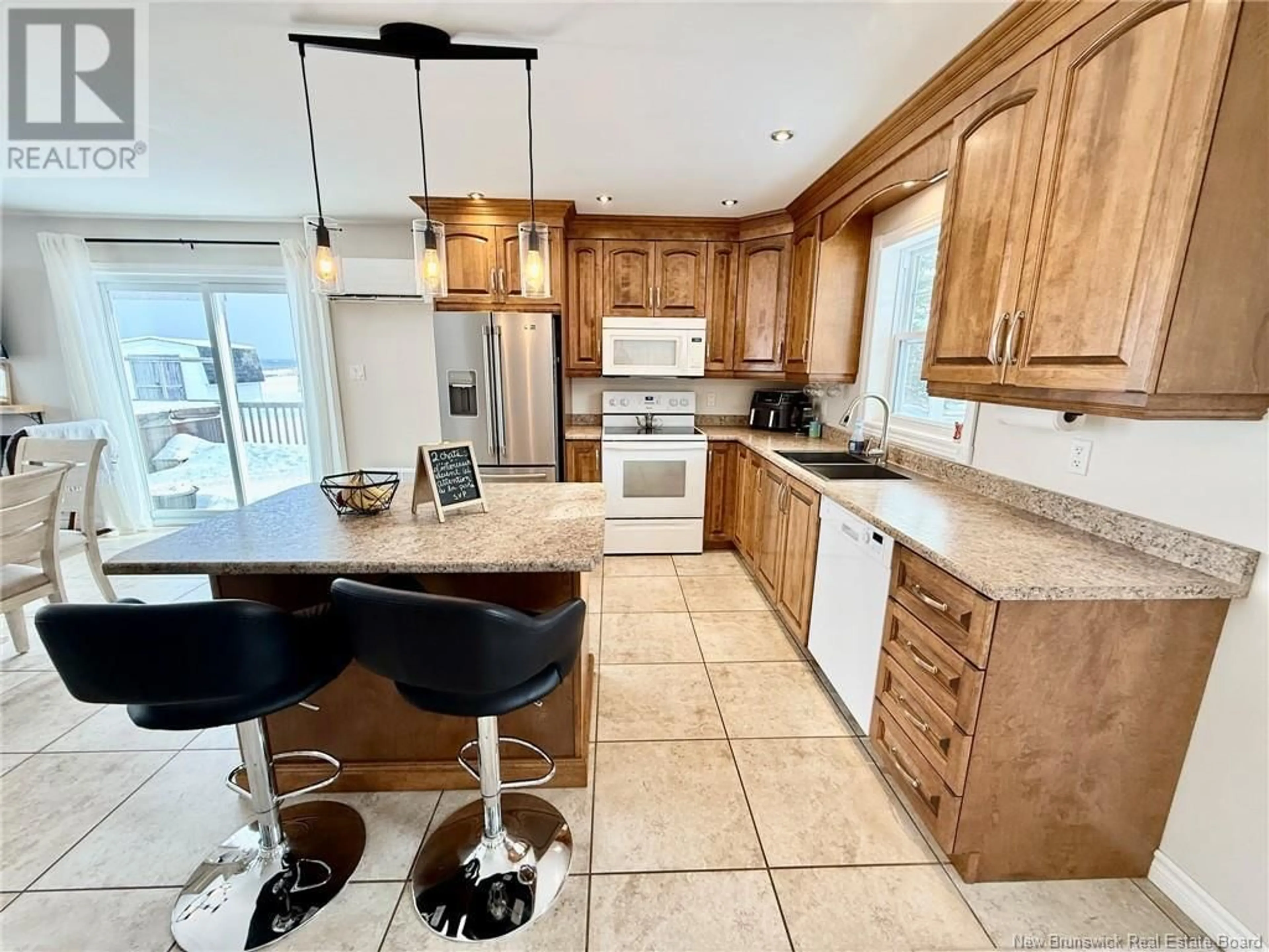 Open concept kitchen, ceramic/tile floor for 597 PRINCIPAL, Pointe-Verte New Brunswick E8J2P8