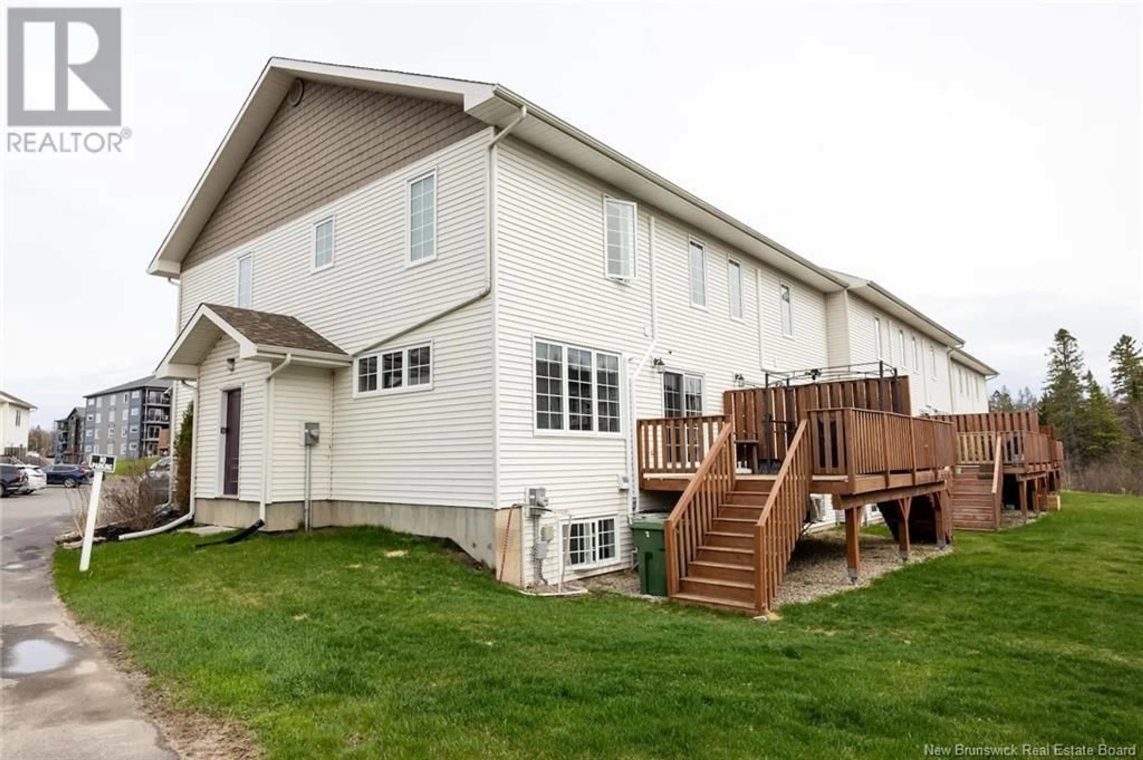 Home with vinyl exterior material, building for 26 MIA CIRCLE, Fredericton New Brunswick E3A7N5
