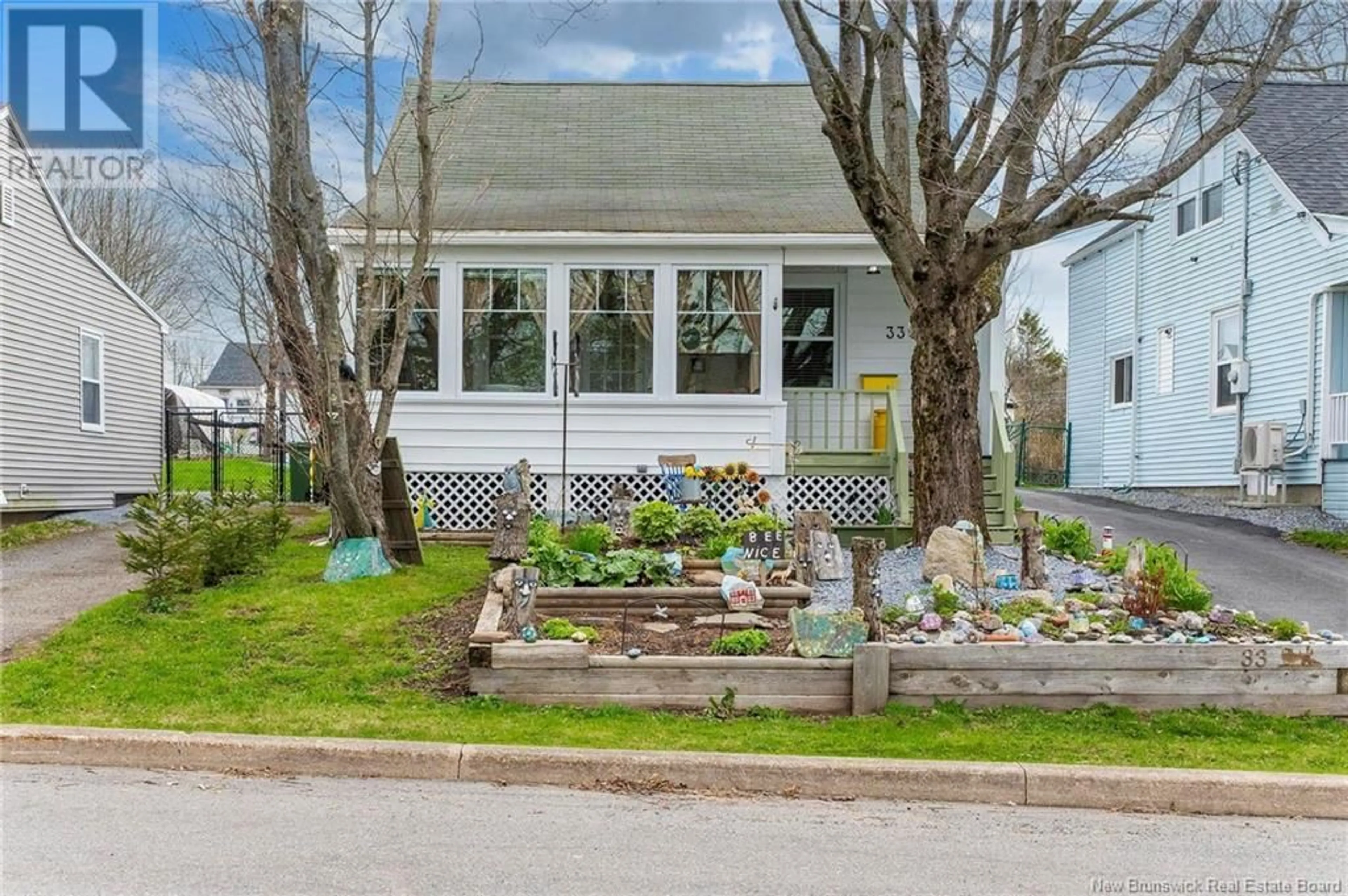 Home with vinyl exterior material, street for 33 WILTON STREET, Saint John New Brunswick E2J1H4