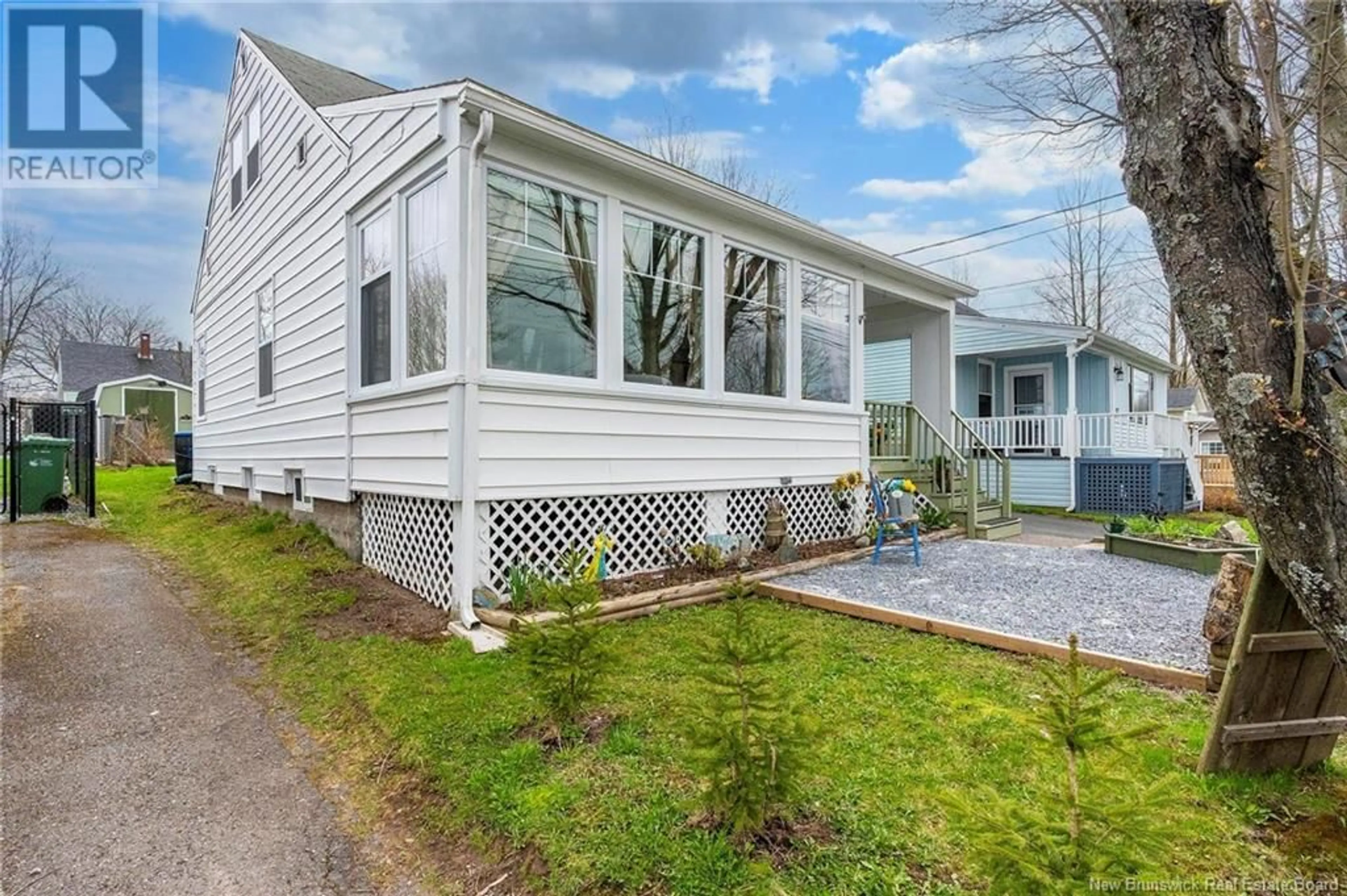Home with vinyl exterior material, street for 33 WILTON STREET, Saint John New Brunswick E2J1H4
