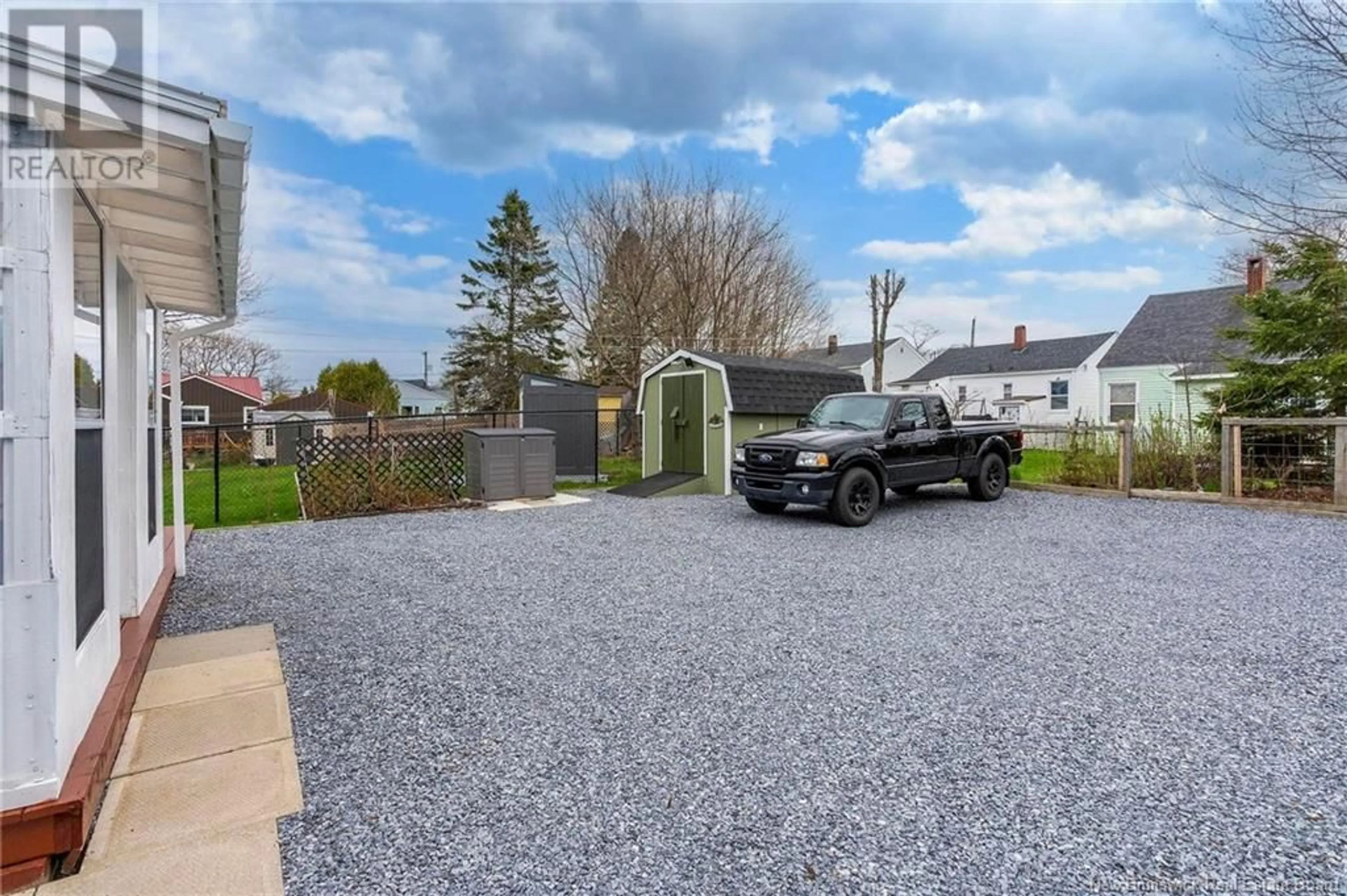 A pic from outside/outdoor area/front of a property/back of a property/a pic from drone, street for 33 WILTON STREET, Saint John New Brunswick E2J1H4