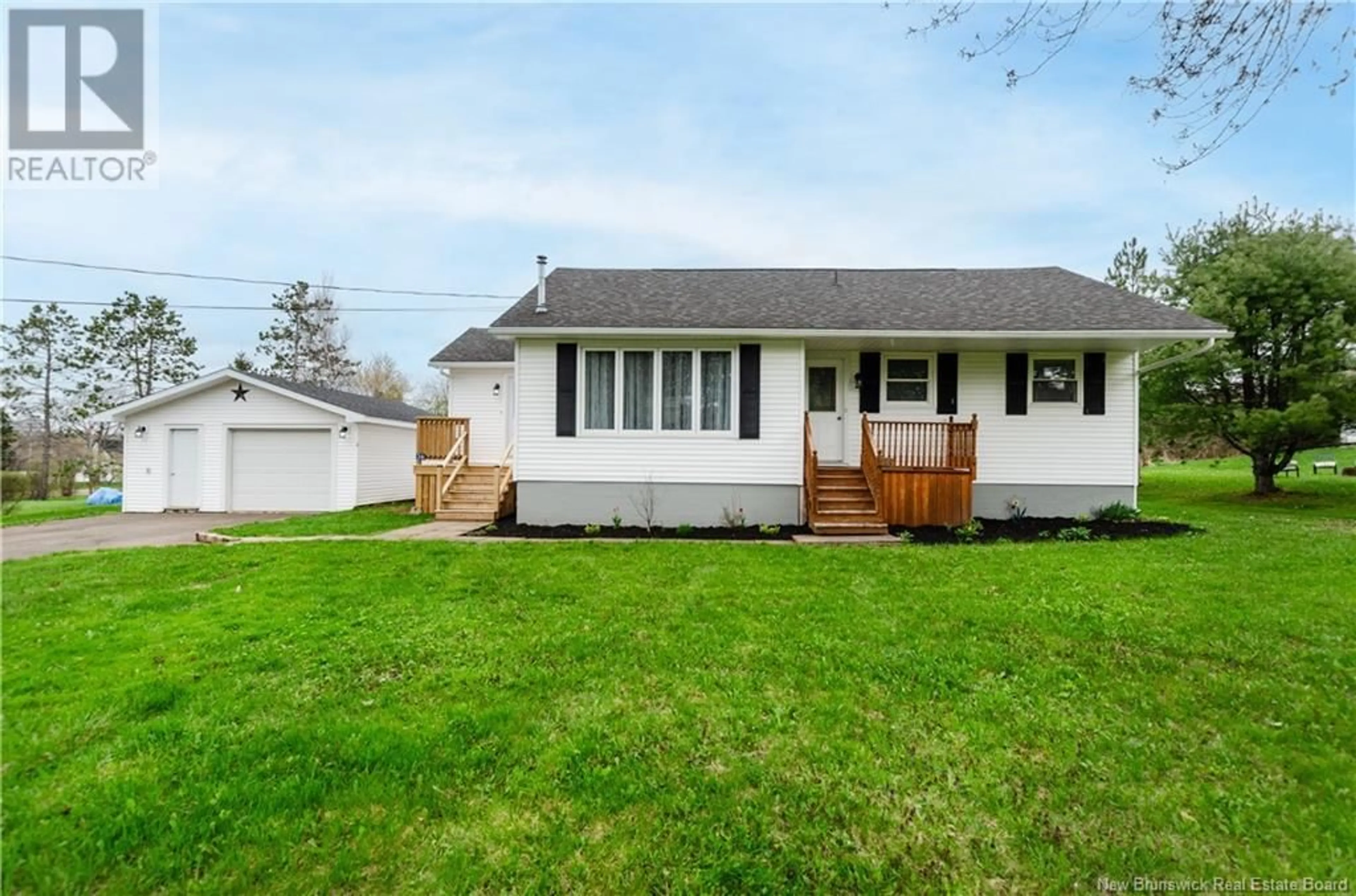 Home with vinyl exterior material, street for 36 RUSSELL STREET, Petitcodiac New Brunswick E4Z4V7