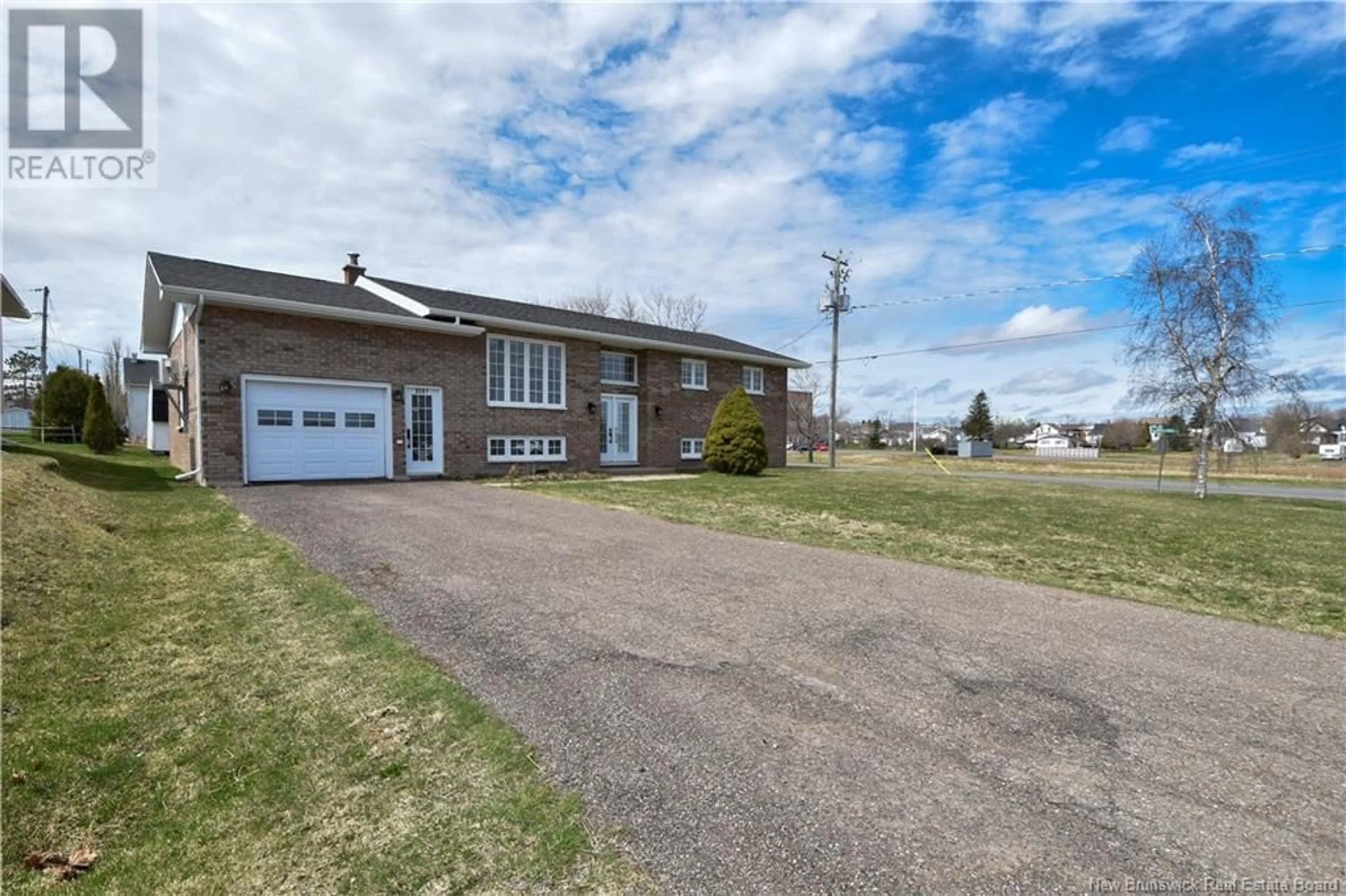 A pic from outside/outdoor area/front of a property/back of a property/a pic from drone, street for 3557 DE LANSE, Tracadie New Brunswick E1X1B3