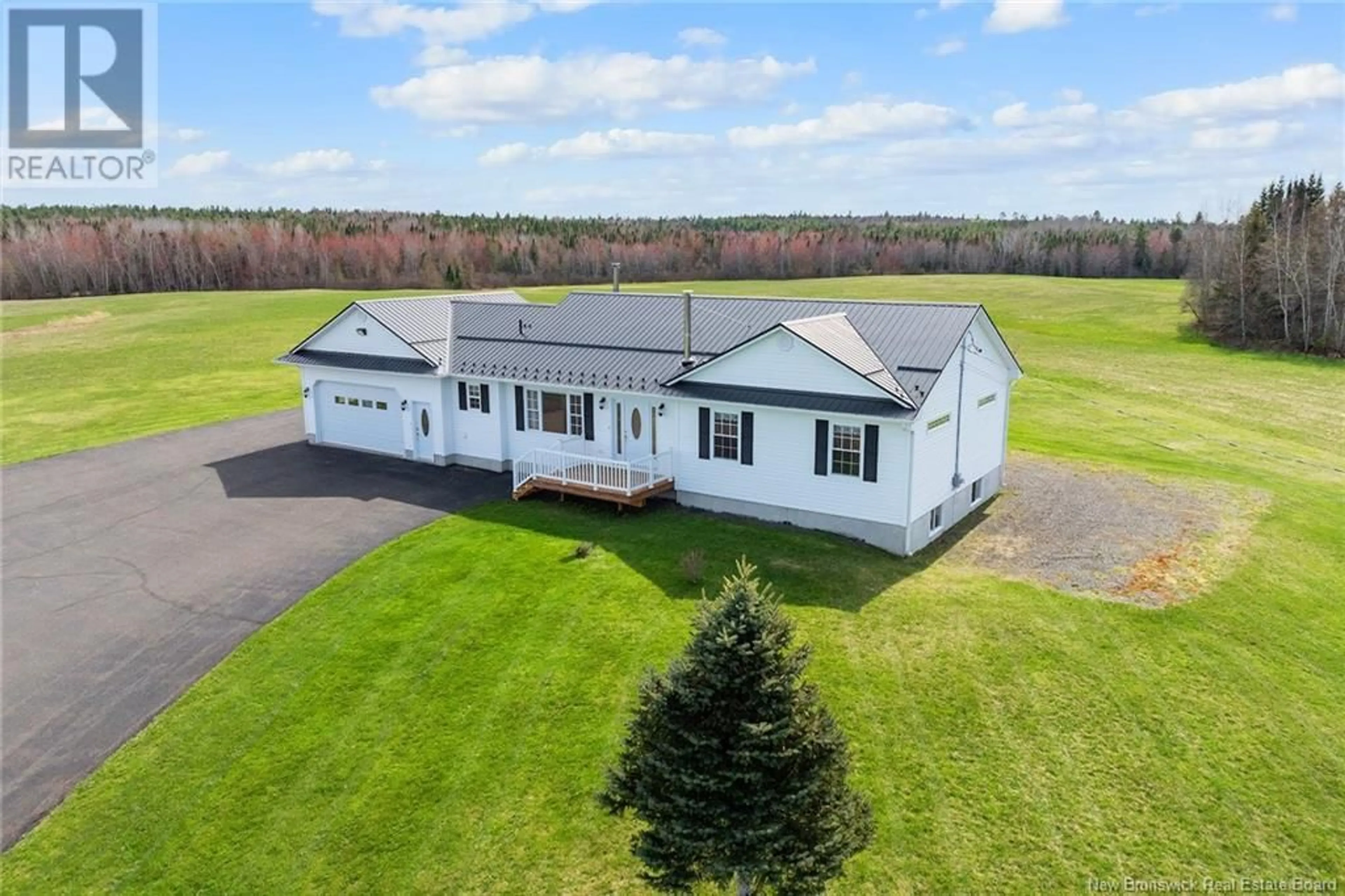 A pic from outside/outdoor area/front of a property/back of a property/a pic from drone, building for 151 RIVERSIDE DRIVE, Fredericton Junction New Brunswick E5L1V6