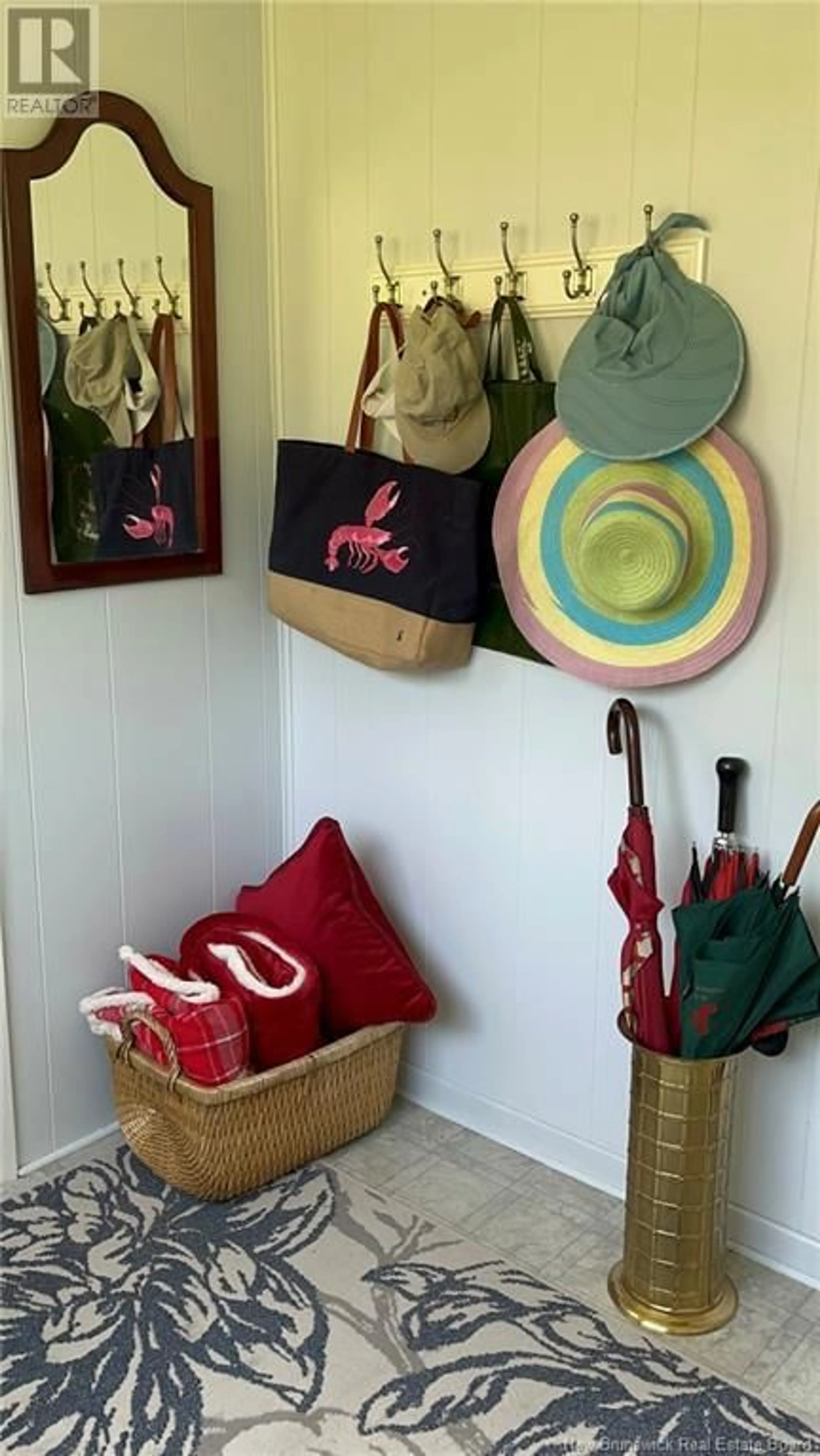 Indoor entryway for 2413 ROUTE 111, St. Martins New Brunswick E5R1E7