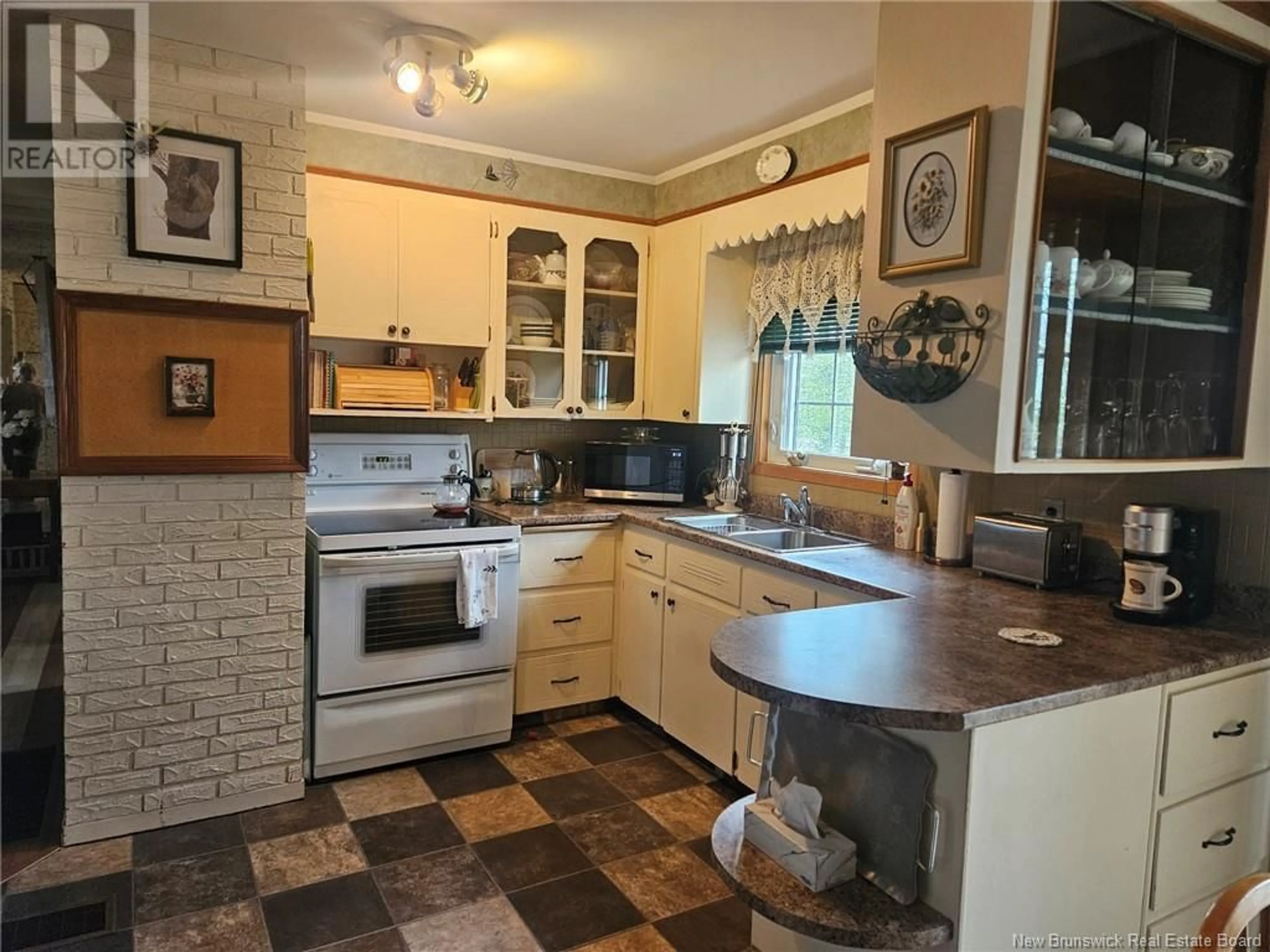 Standard kitchen, ceramic/tile floor for 307 BUCKINGHAM AVENUE, Riverview New Brunswick E1B2P4