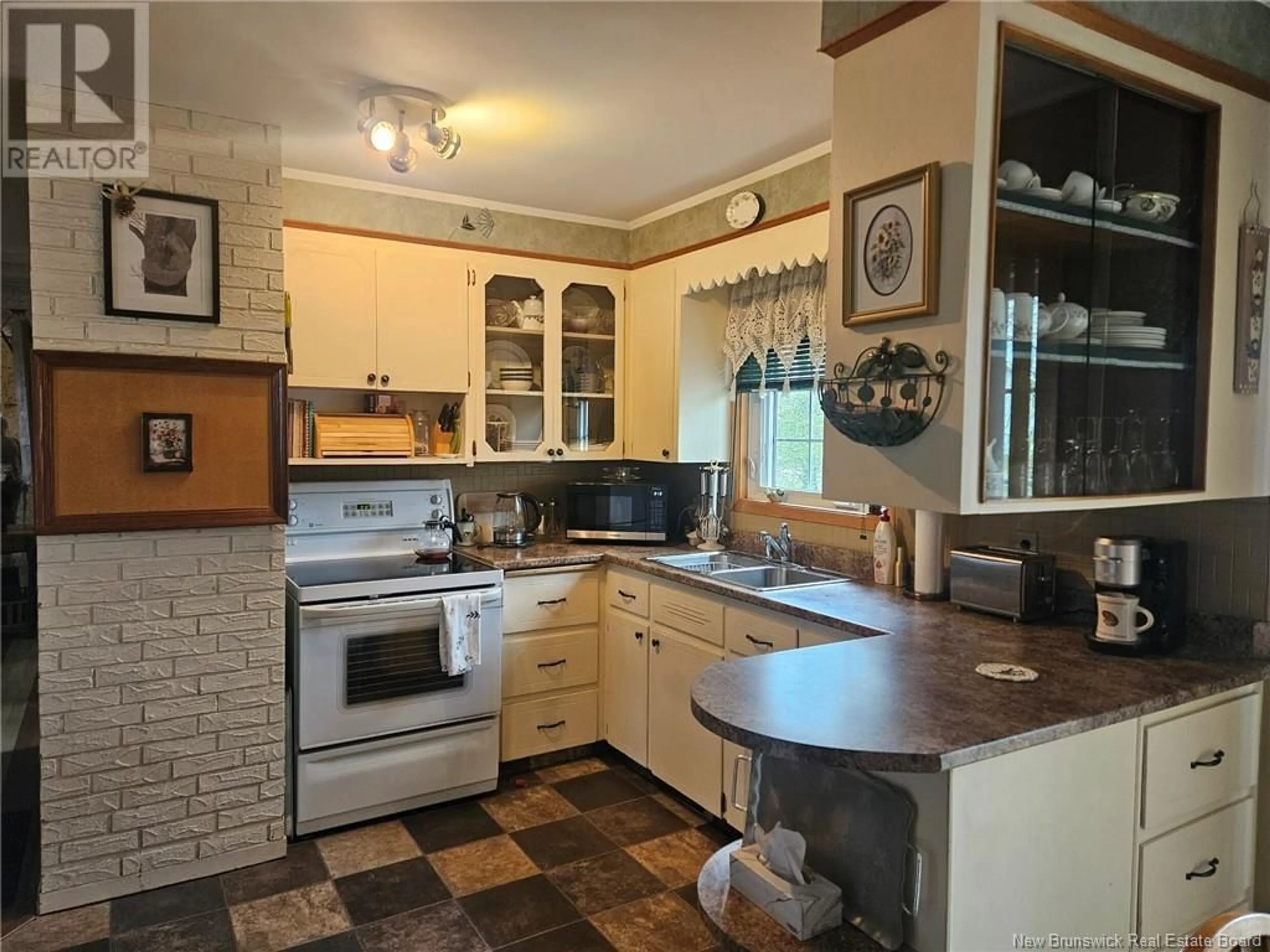 Standard kitchen, ceramic/tile floor for 307 BUCKINGHAM AVENUE, Riverview New Brunswick E1B2P4
