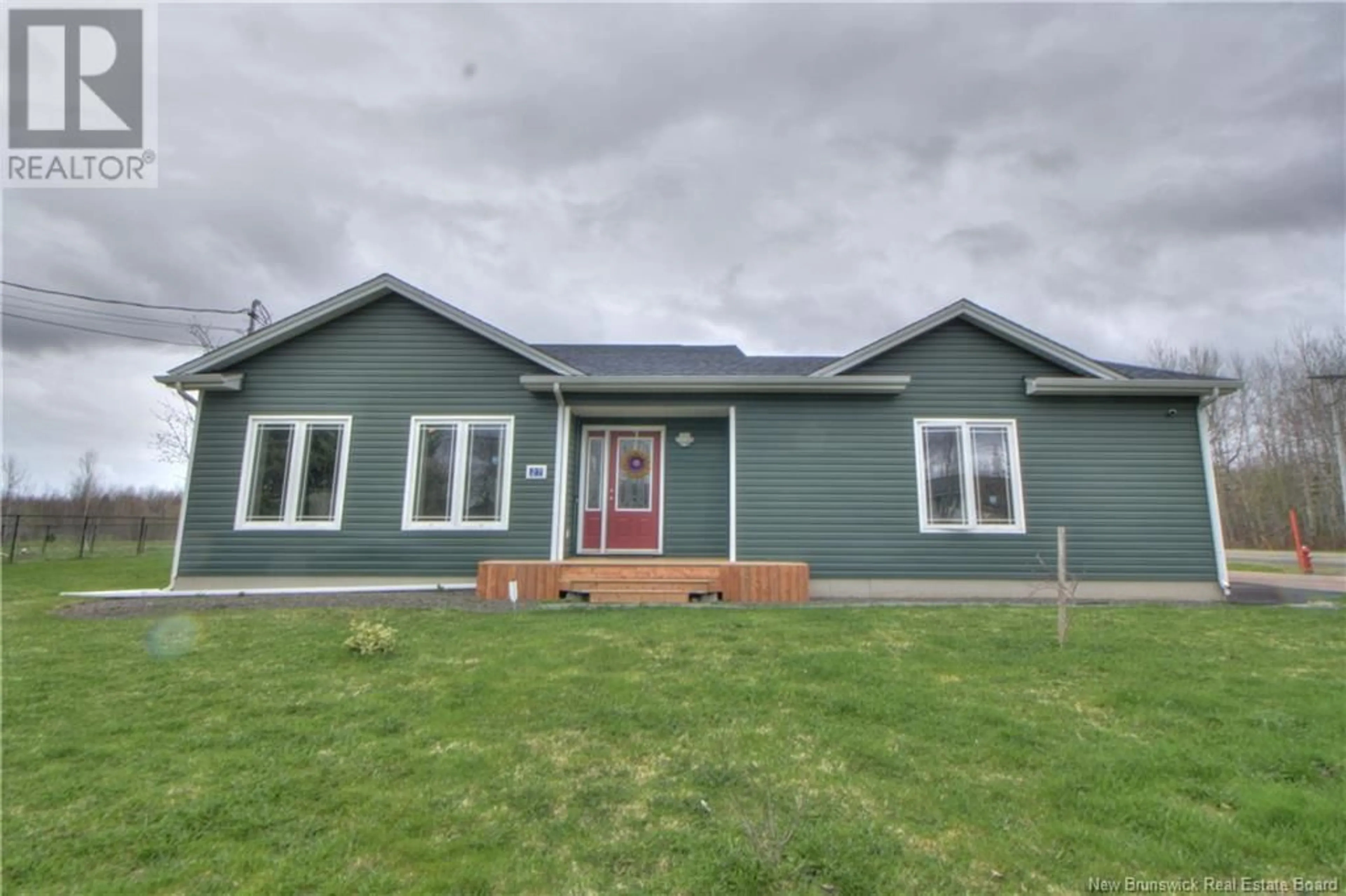 Home with vinyl exterior material, building for 27 CLEMENT AVENUE, Saint-Antoine New Brunswick E4V1E3