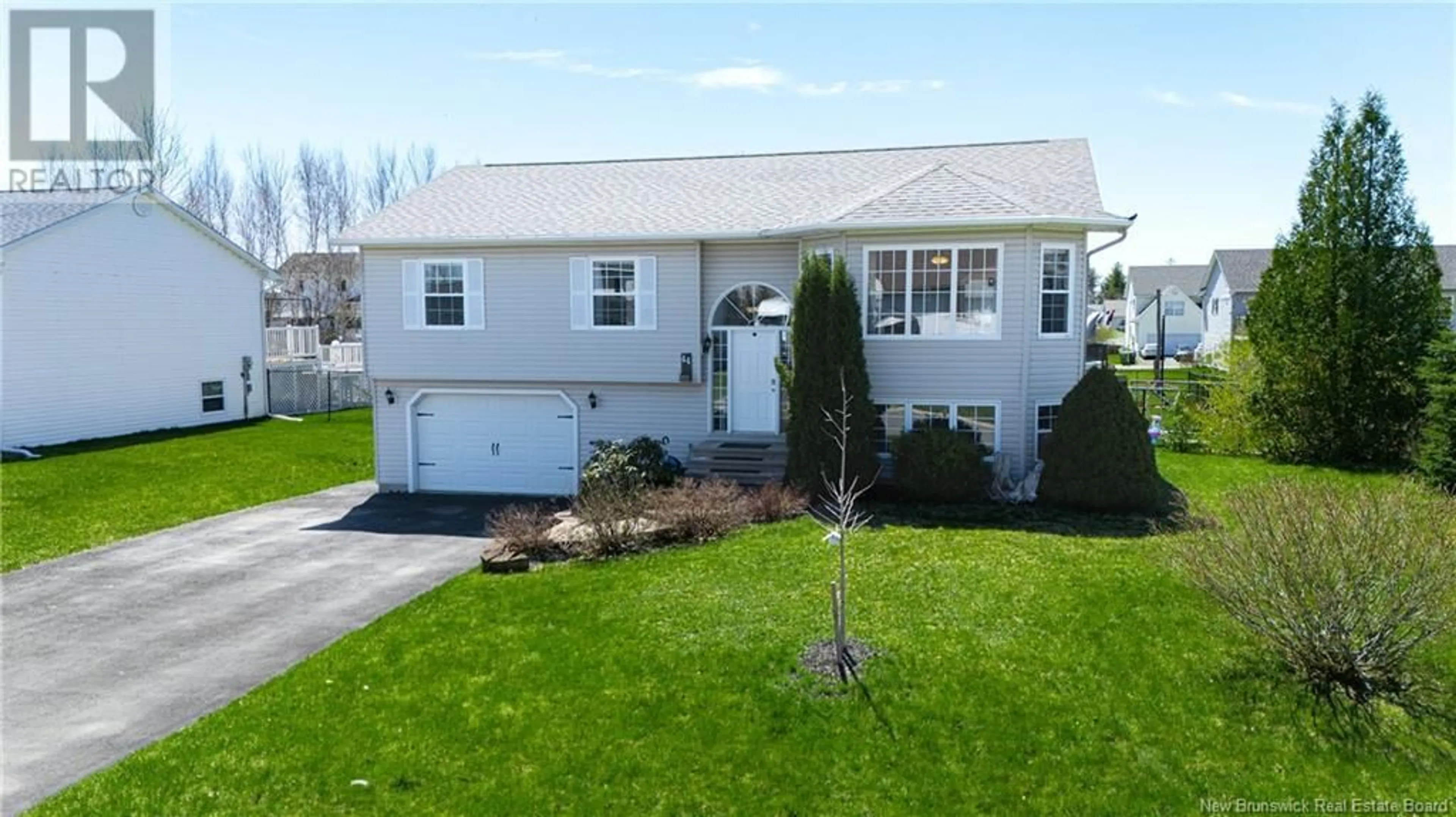 Home with vinyl exterior material, street for 44 RIPLEY STREET, Oromocto New Brunswick E2V4P8