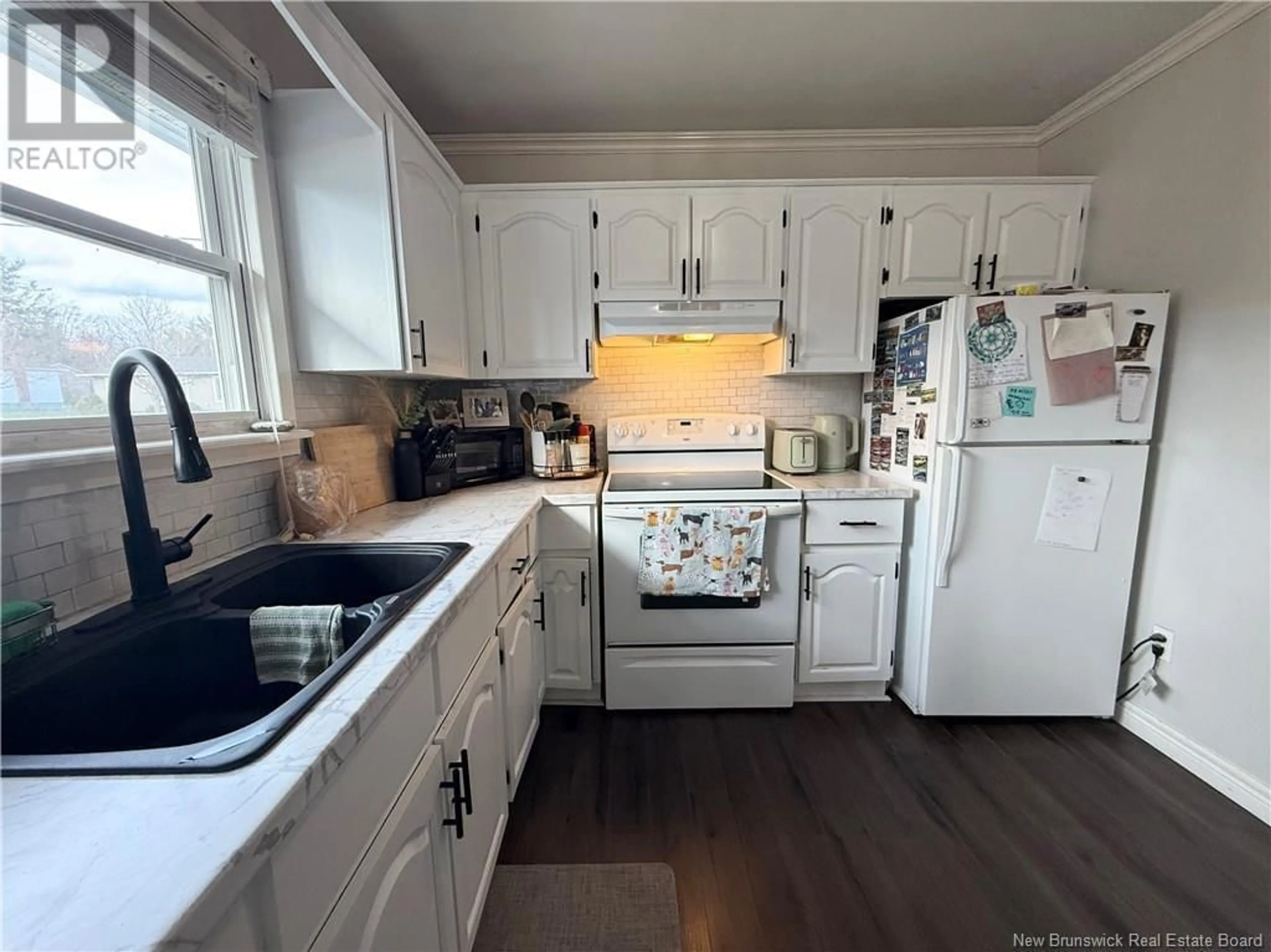 Standard kitchen, wood/laminate floor for 1 LOCKE STREET, Miramichi New Brunswick E1V3W8