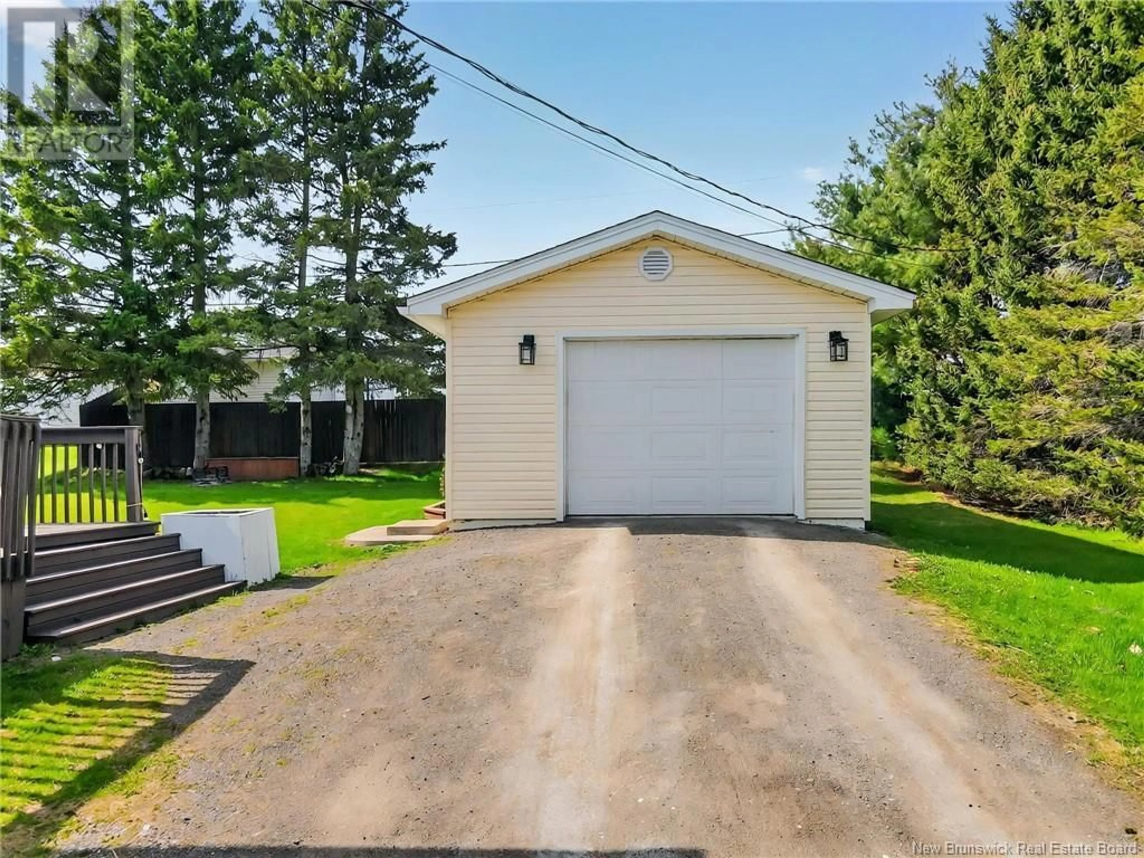Indoor garage for 10 BIRKDALE DRIVE, Salisbury New Brunswick E4J1Z7