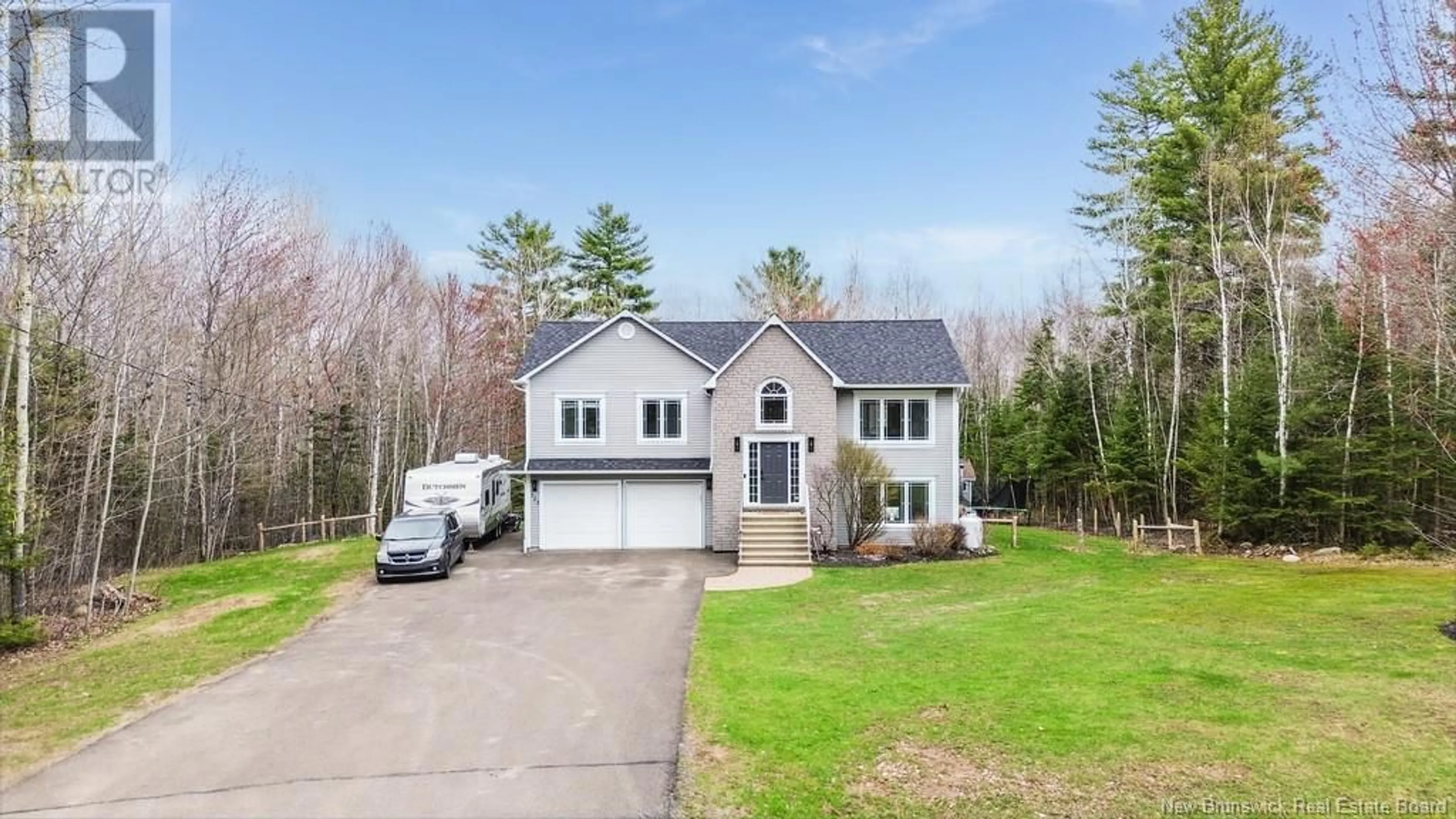 A pic from outside/outdoor area/front of a property/back of a property/a pic from drone, street for 123 SUSAN DRIVE, Lincoln New Brunswick E3B7G8