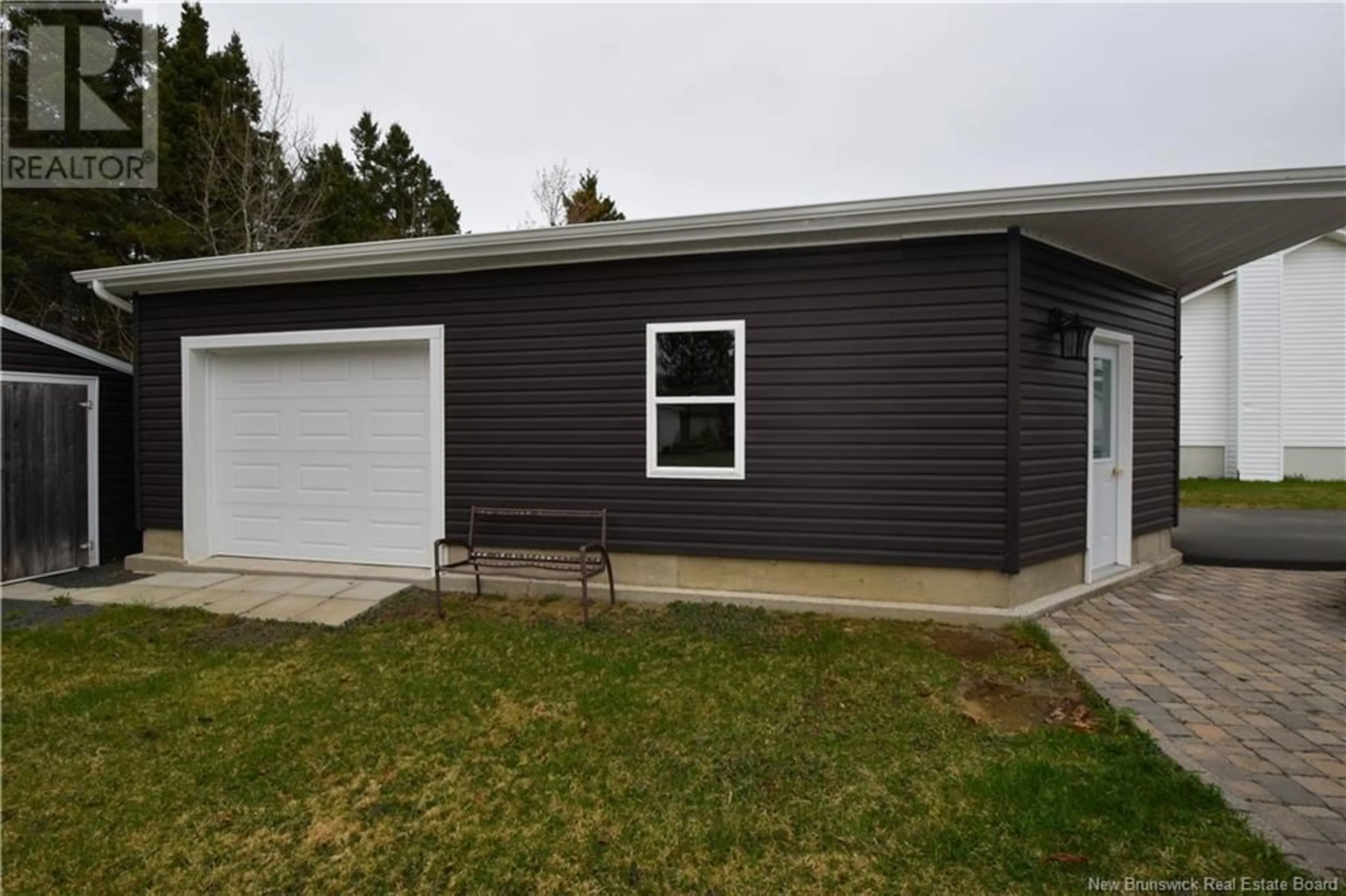 Home with vinyl exterior material, building for 551 ALFREDA, Tracadie New Brunswick E1X1B4
