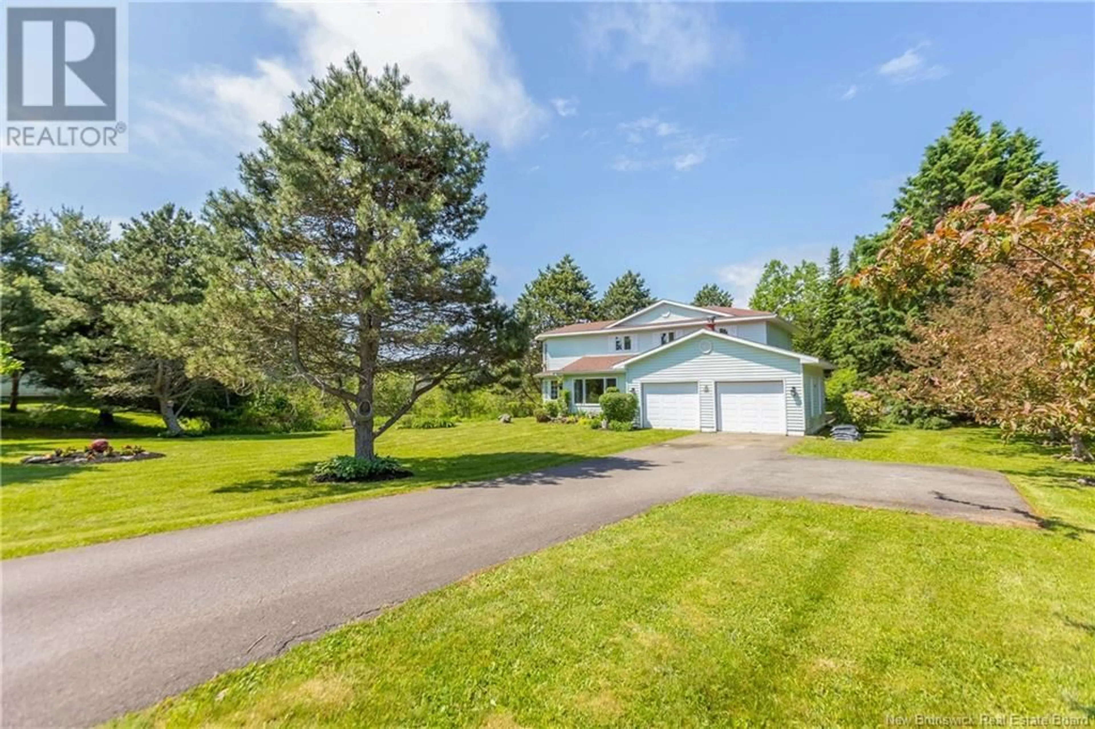 A pic from outside/outdoor area/front of a property/back of a property/a pic from drone, water/lake/river/ocean view for 44 WEST AVENUE, Sackville New Brunswick E4L4P1