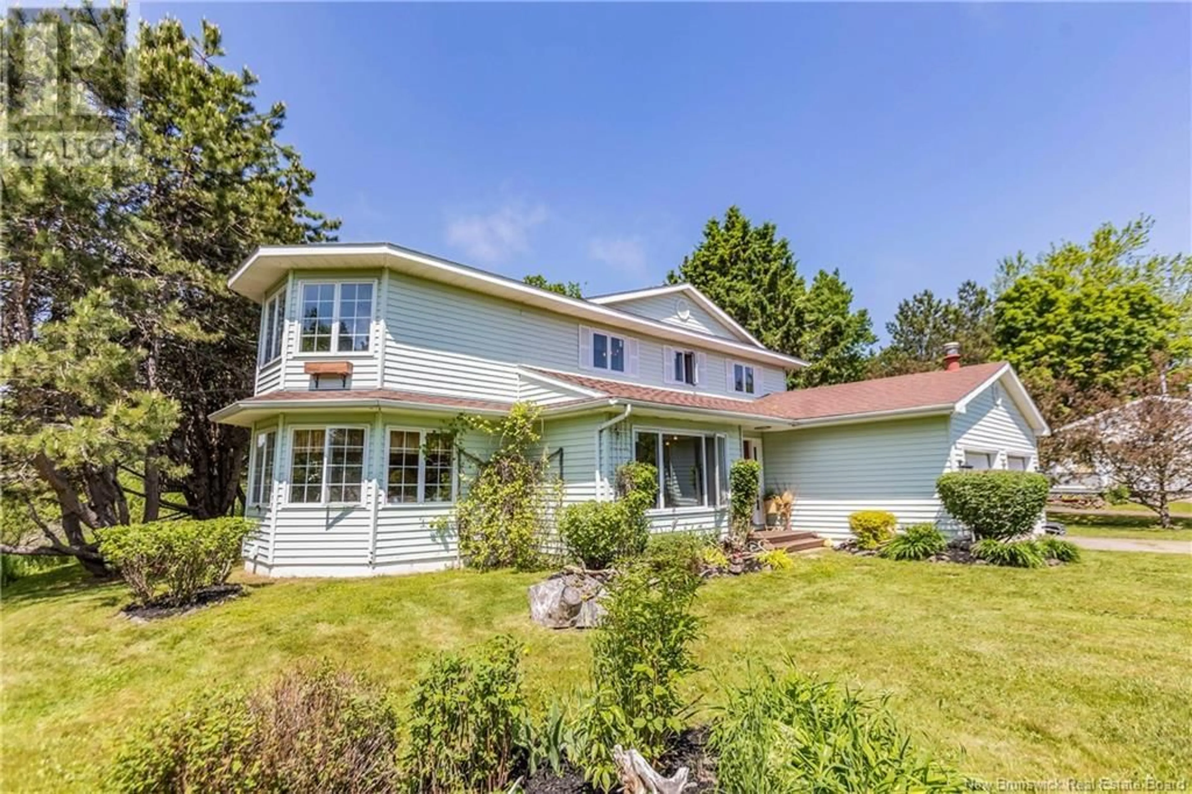 Home with vinyl exterior material, street for 44 WEST AVENUE, Sackville New Brunswick E4L4P1