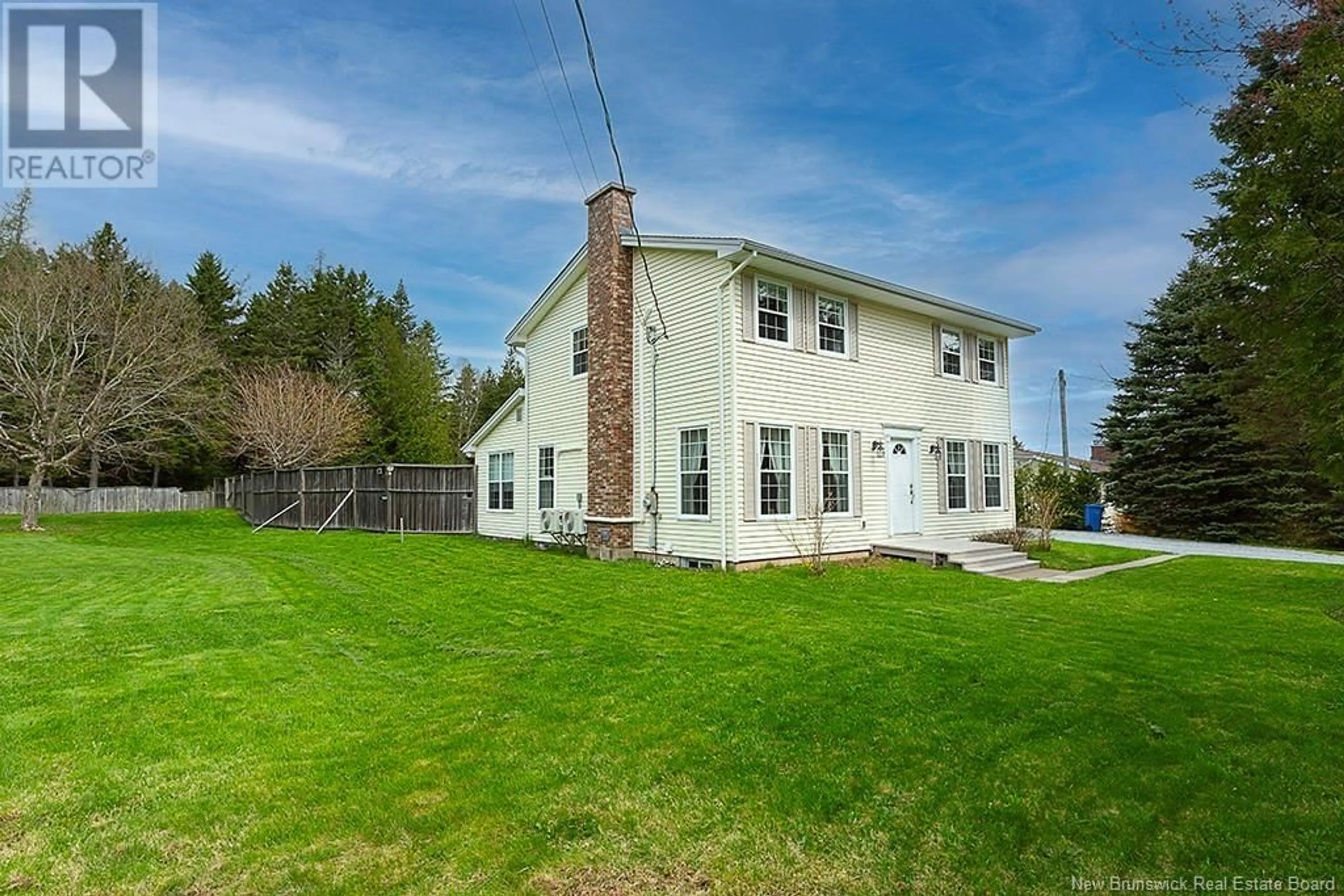 A pic from outside/outdoor area/front of a property/back of a property/a pic from drone, street for 18 COLONIAL DRIVE, Quispamsis New Brunswick E2G1A4
