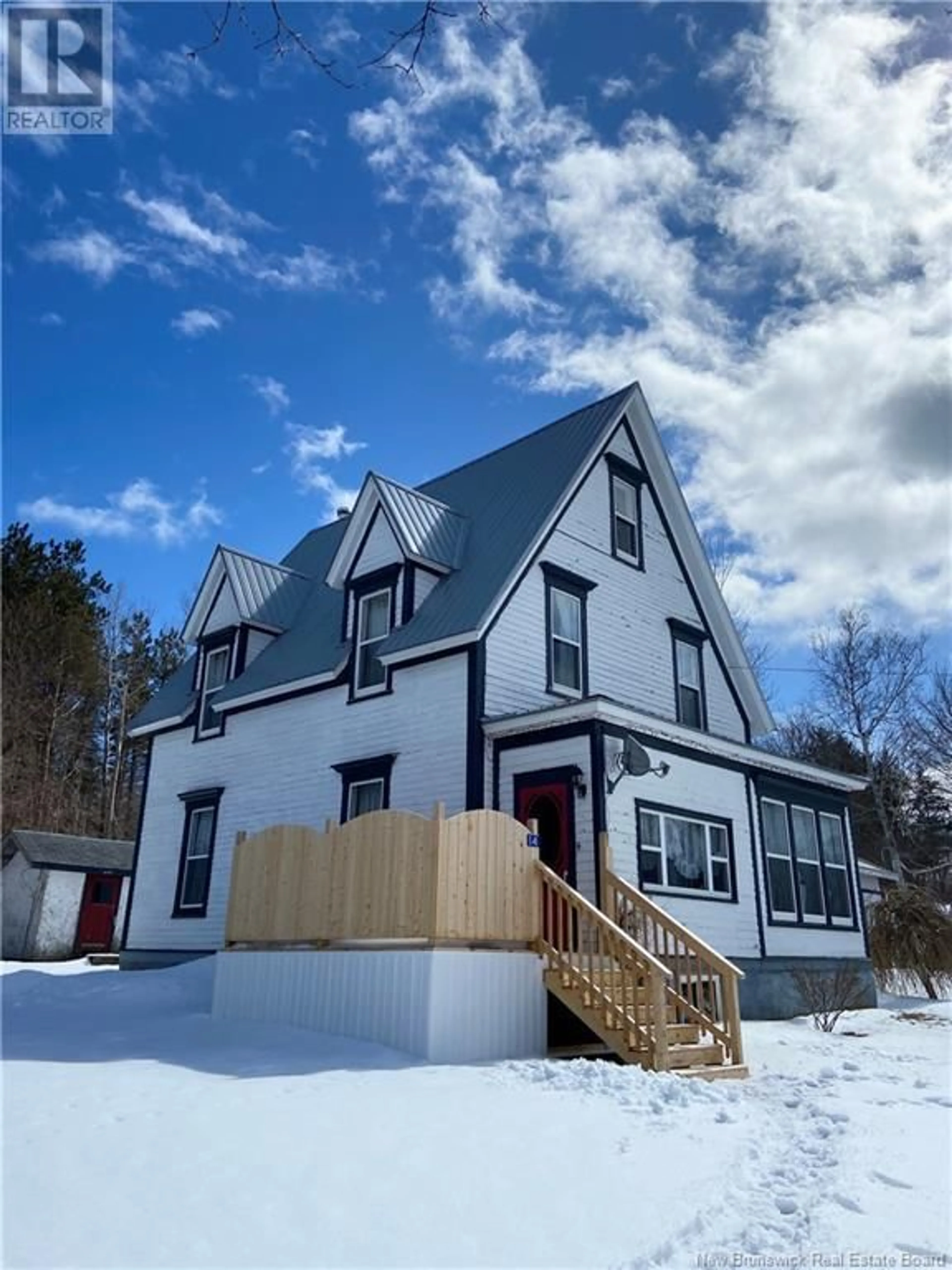 Home with vinyl exterior material, unknown for 14 WEST MAIN STREET, Port Elgin New Brunswick E4M1L9