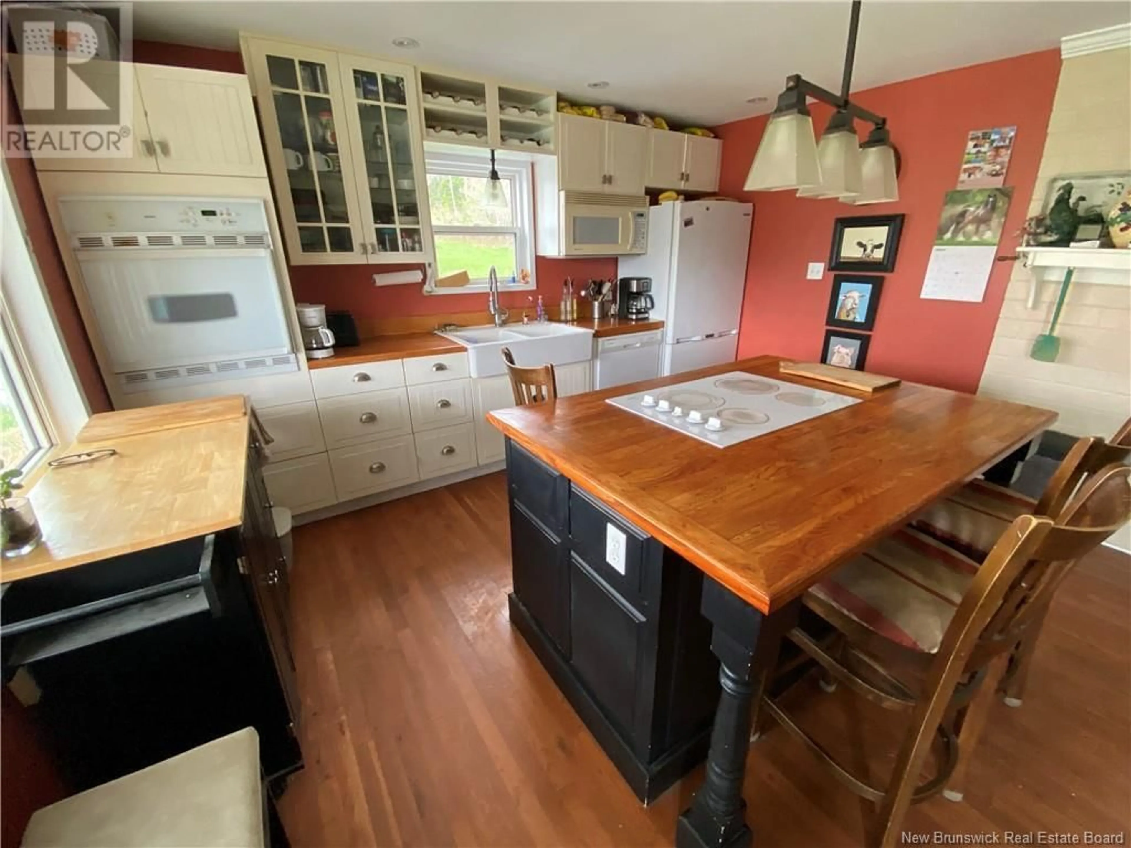 Open concept kitchen, wood/laminate floor for 402 OAK HAVEN ROAD, Oak Haven New Brunswick E3L3T3