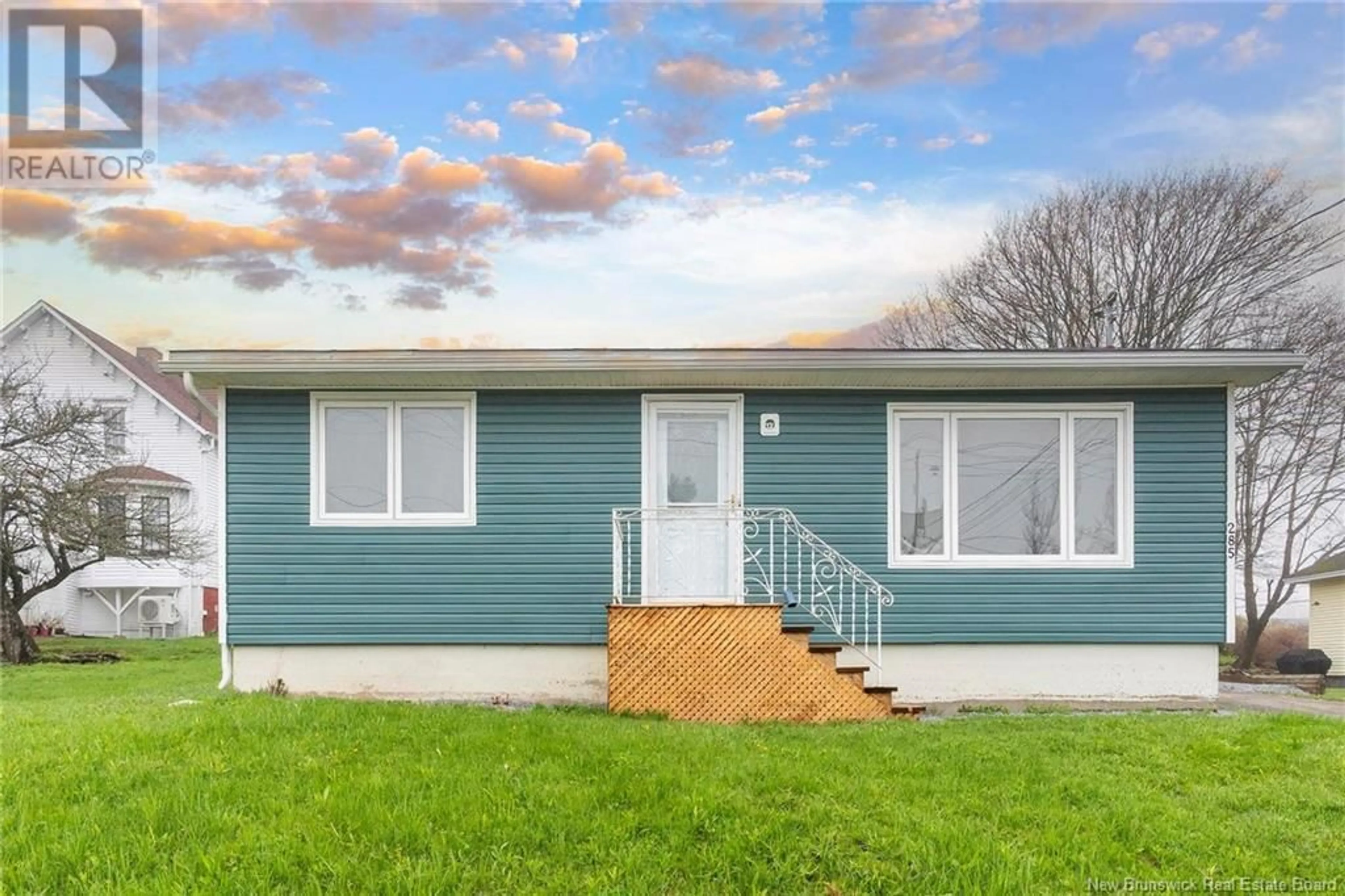Home with vinyl exterior material, unknown for 285 CHARLOTTE STREET, Saint John New Brunswick E2M1Y4