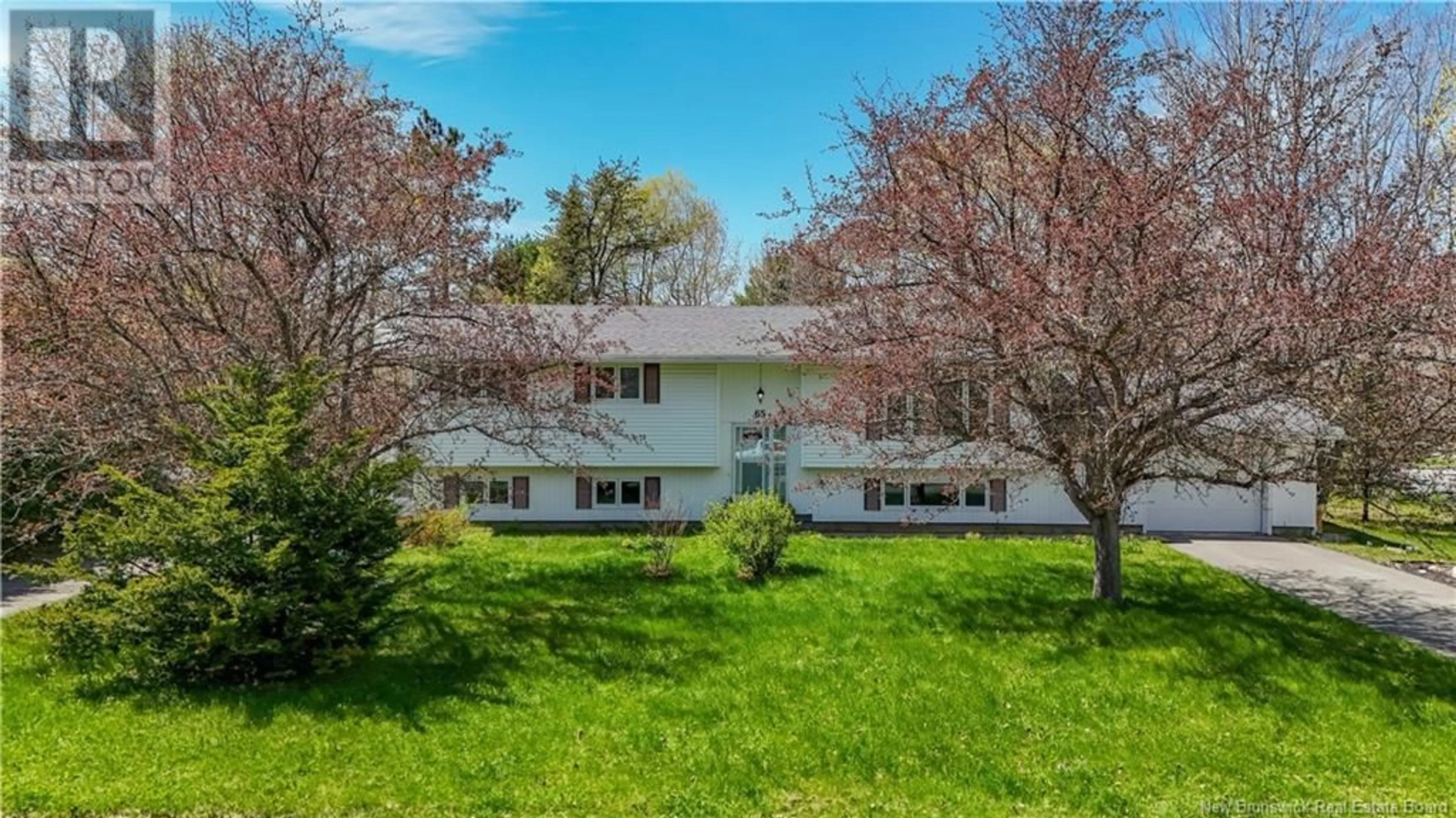 A pic from outside/outdoor area/front of a property/back of a property/a pic from drone, water/lake/river/ocean view for 65 OLIVER CRESCENT, New Maryland New Brunswick E3C1E2