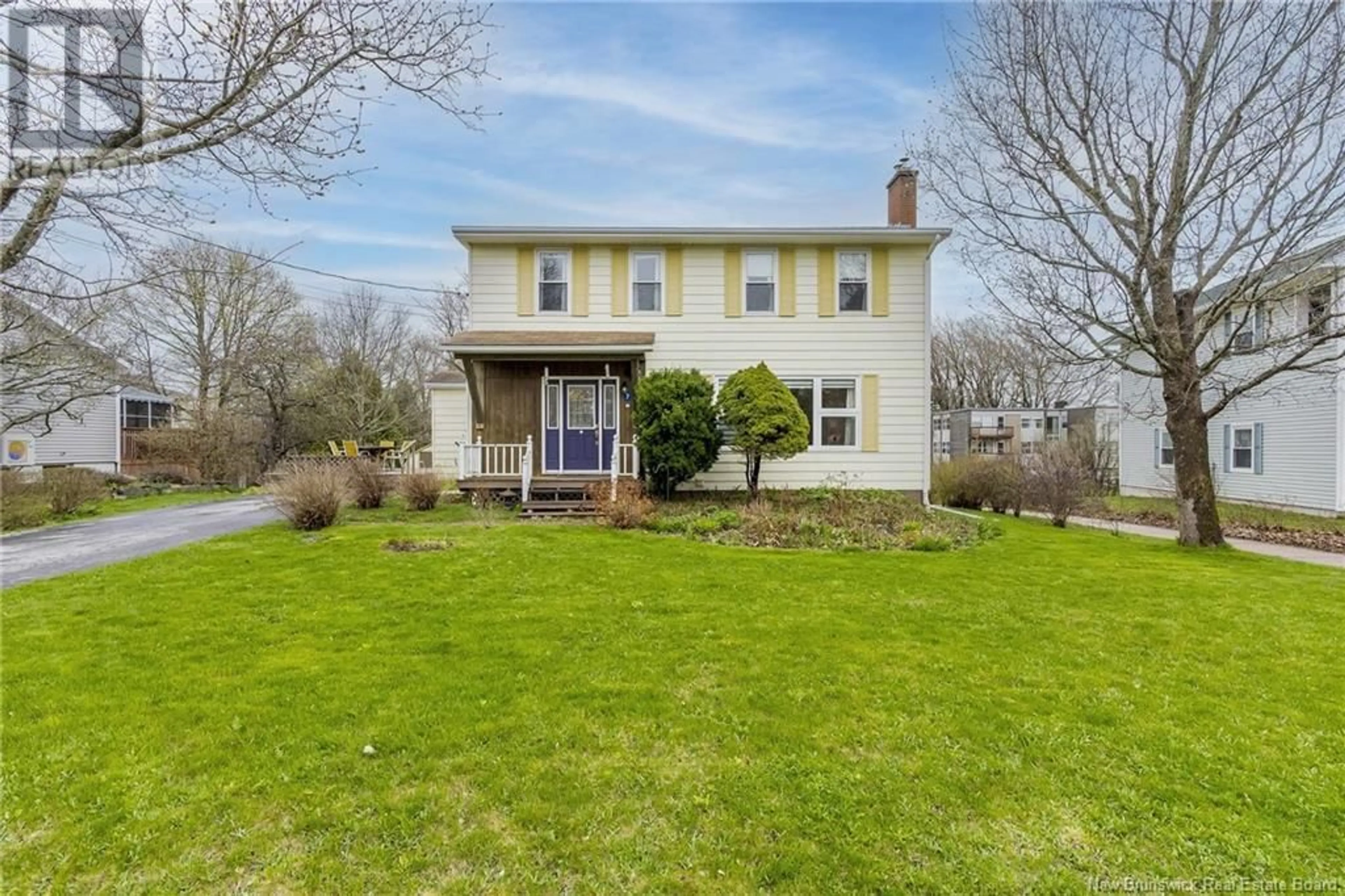 A pic from outside/outdoor area/front of a property/back of a property/a pic from drone, street for 7 BRENMAR, Sackville New Brunswick E4L3N3