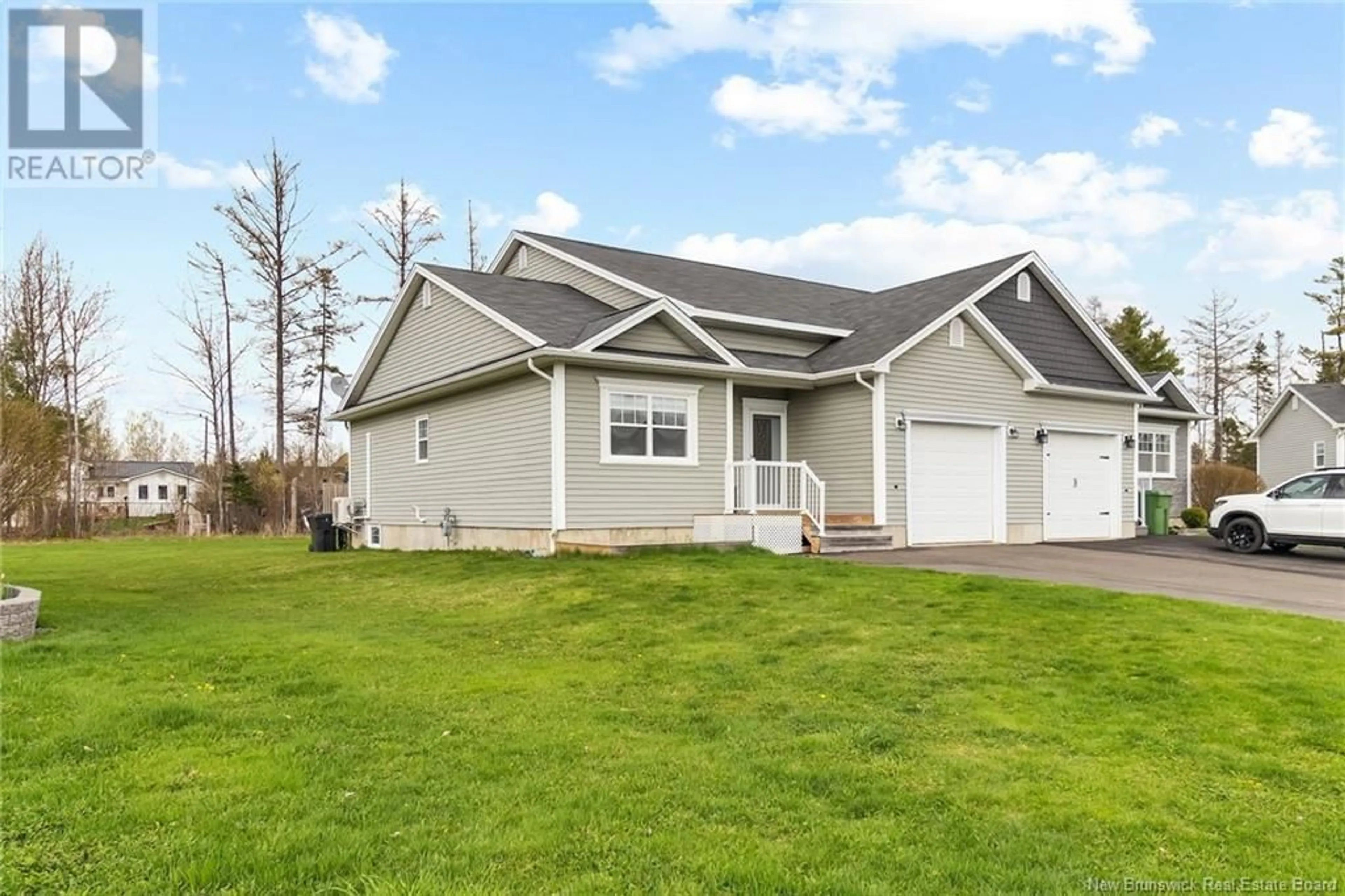 Home with vinyl exterior material, street for 9 MCCAFFREY COURT, Oromocto New Brunswick E2V0H5