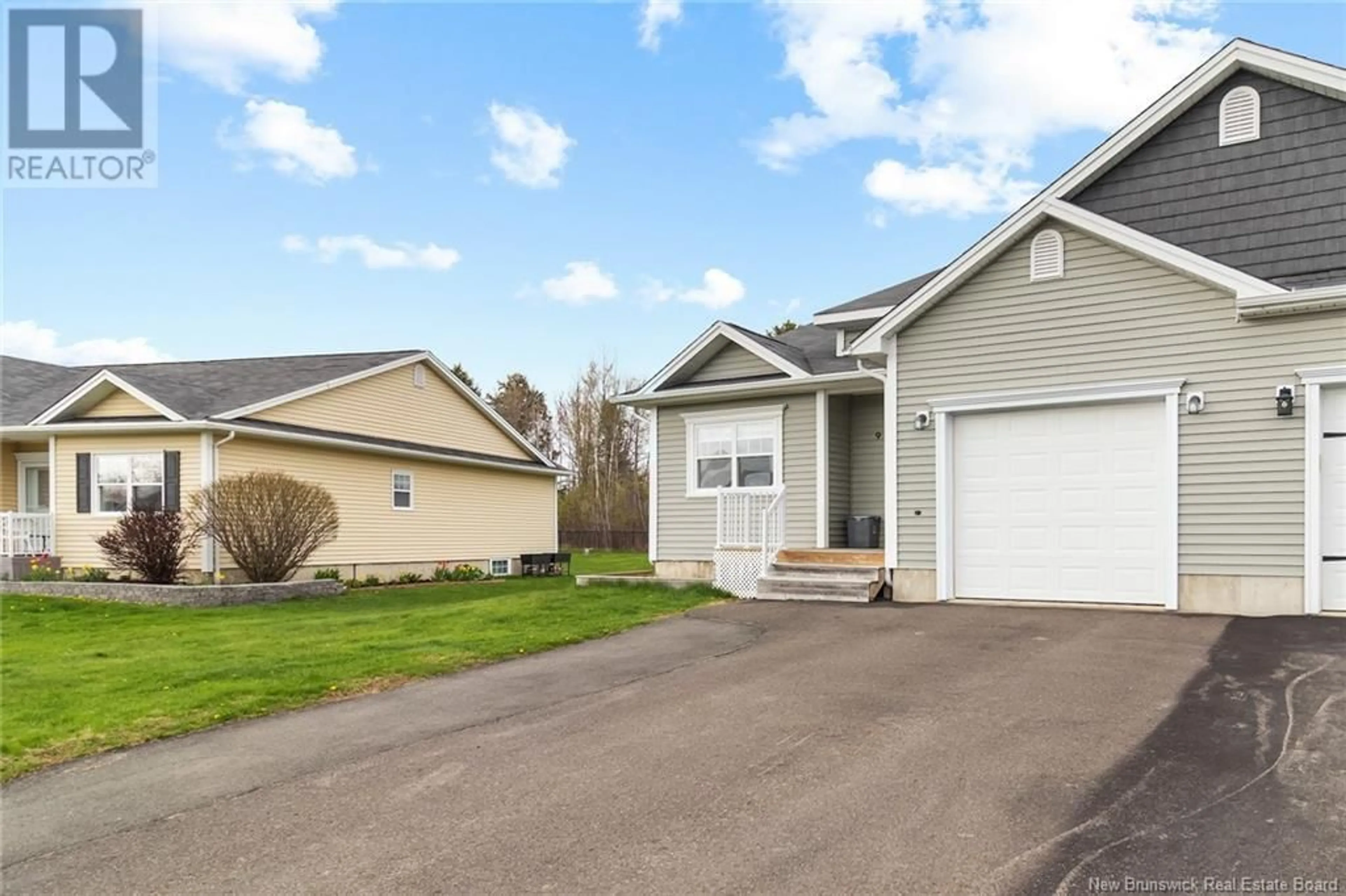 Home with vinyl exterior material, street for 9 MCCAFFREY COURT, Oromocto New Brunswick E2V0H5