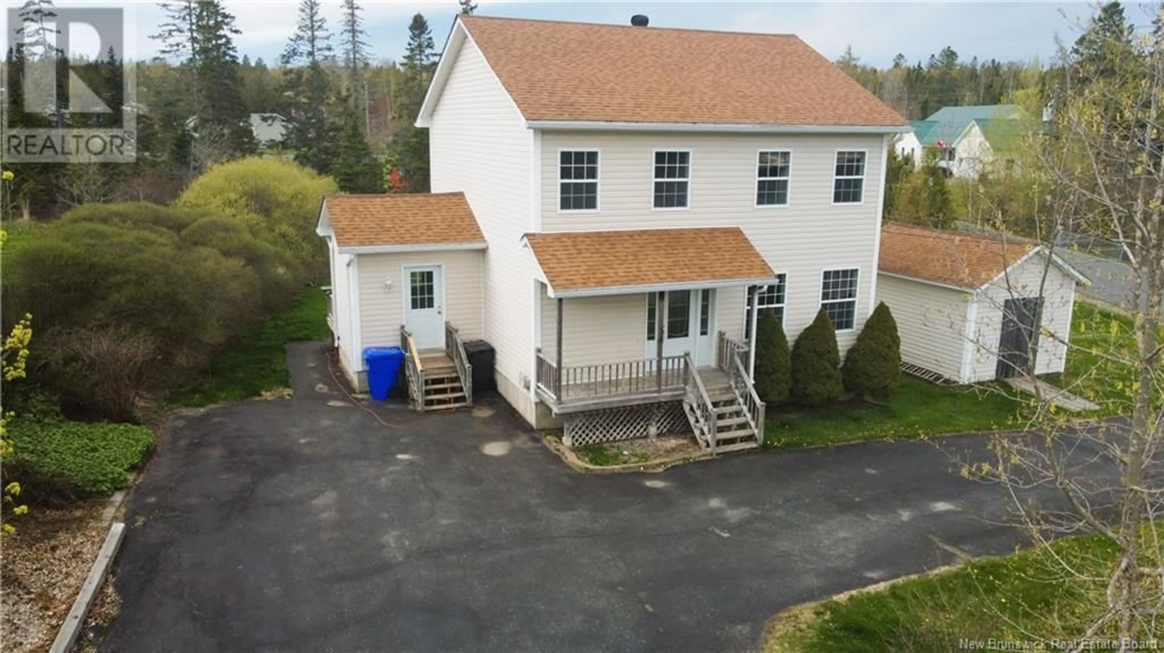 A pic from outside/outdoor area/front of a property/back of a property/a pic from drone, building for 34 DUNN AVENUE, Saint Andrews New Brunswick E5B2V5