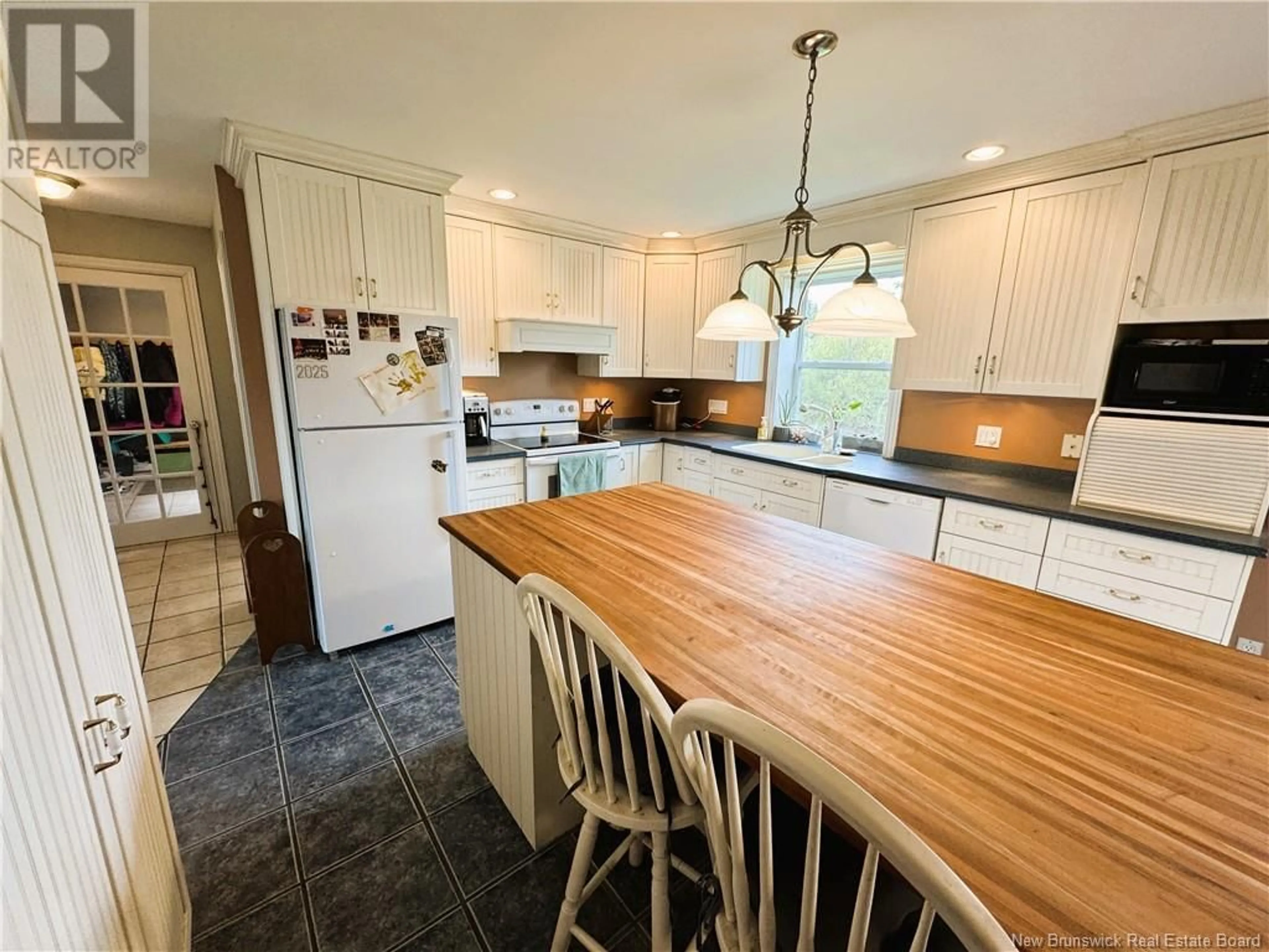 Open concept kitchen, unknown for 34 DUNN AVENUE, Saint Andrews New Brunswick E5B2V5