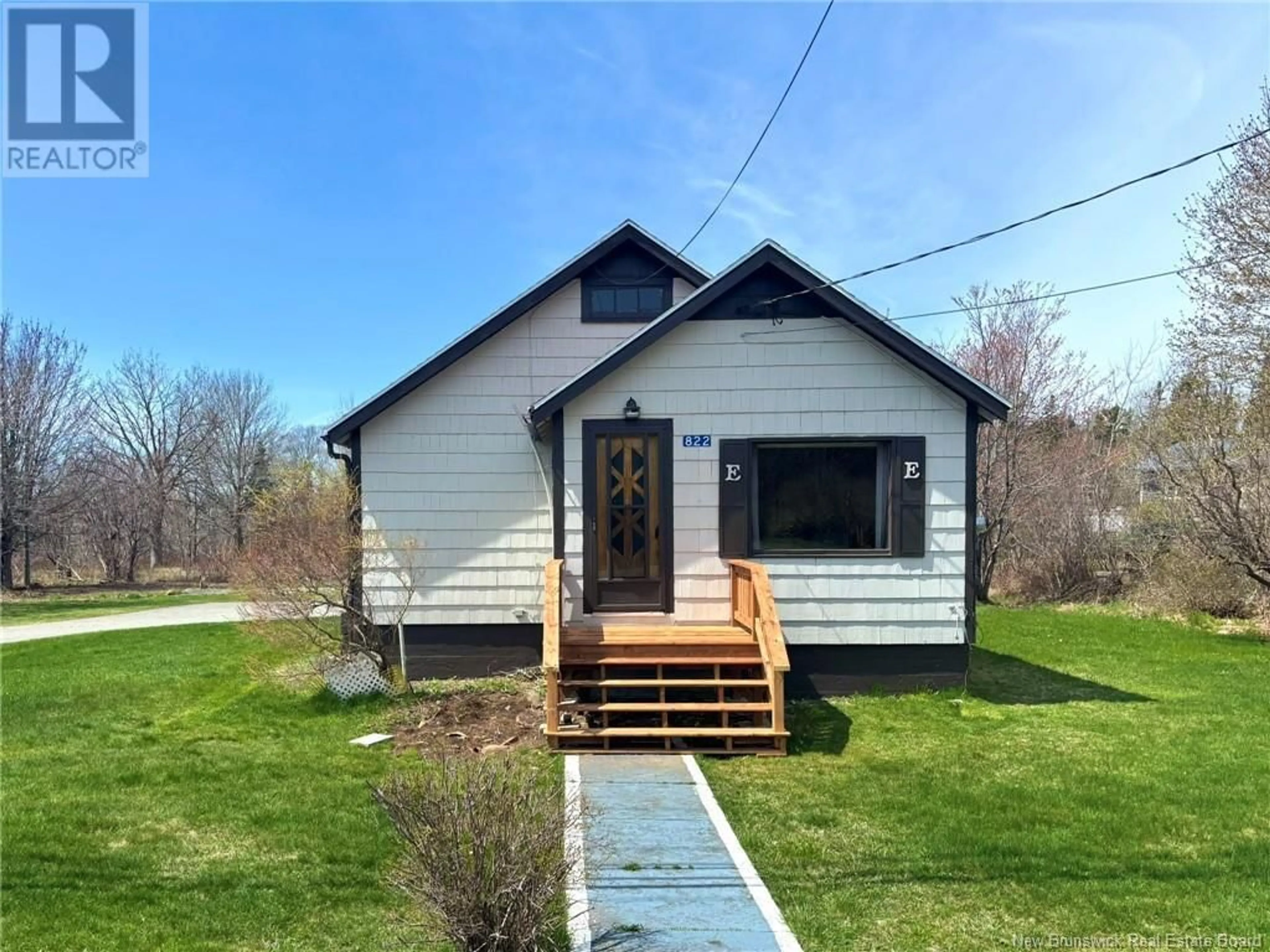 Home with vinyl exterior material, street for 822 ROUTE 776, Grand Manan New Brunswick E5G1G1