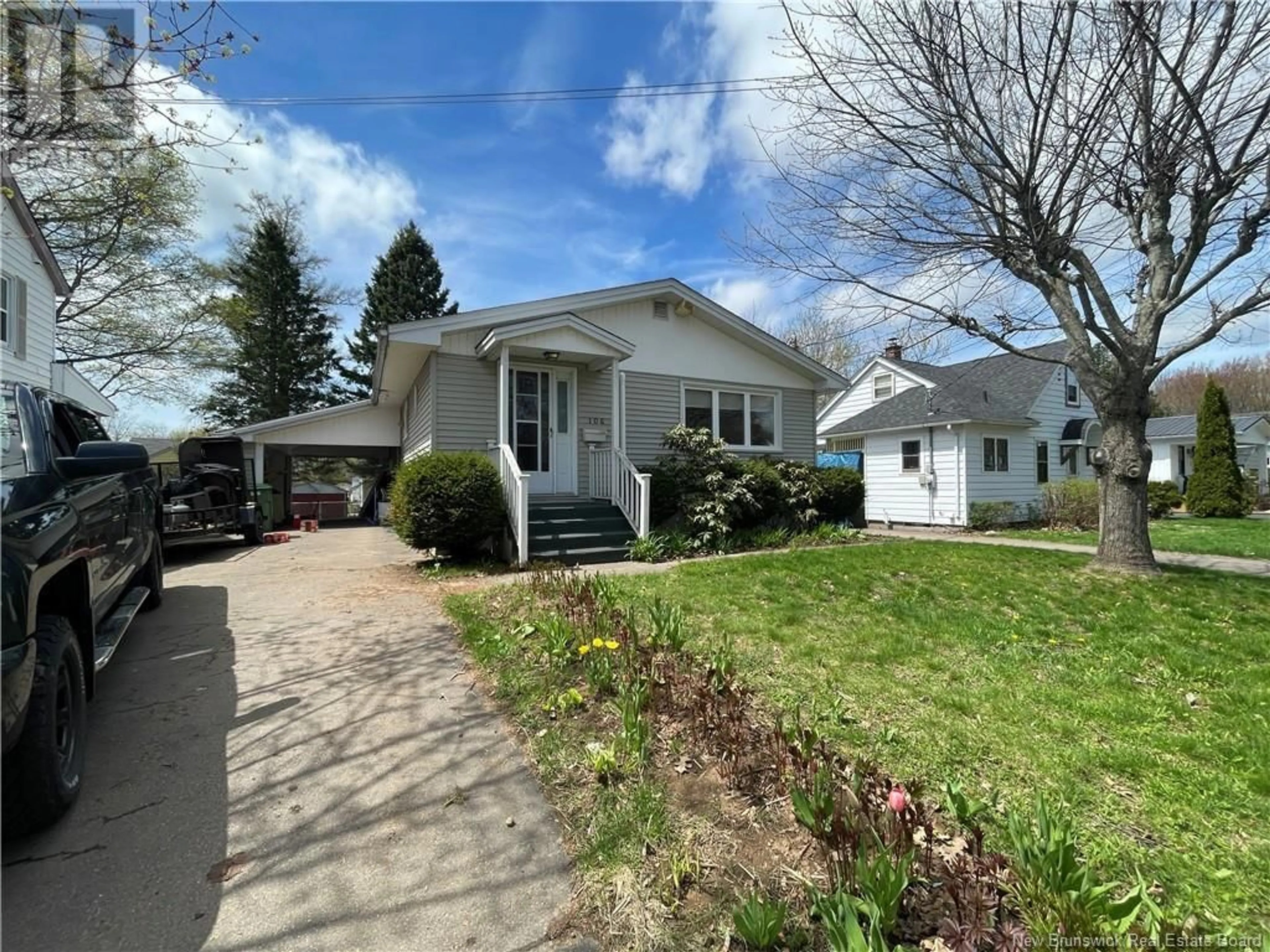 A pic from outside/outdoor area/front of a property/back of a property/a pic from drone, street for 106 ROCKLAND, Moncton New Brunswick E1A3T5