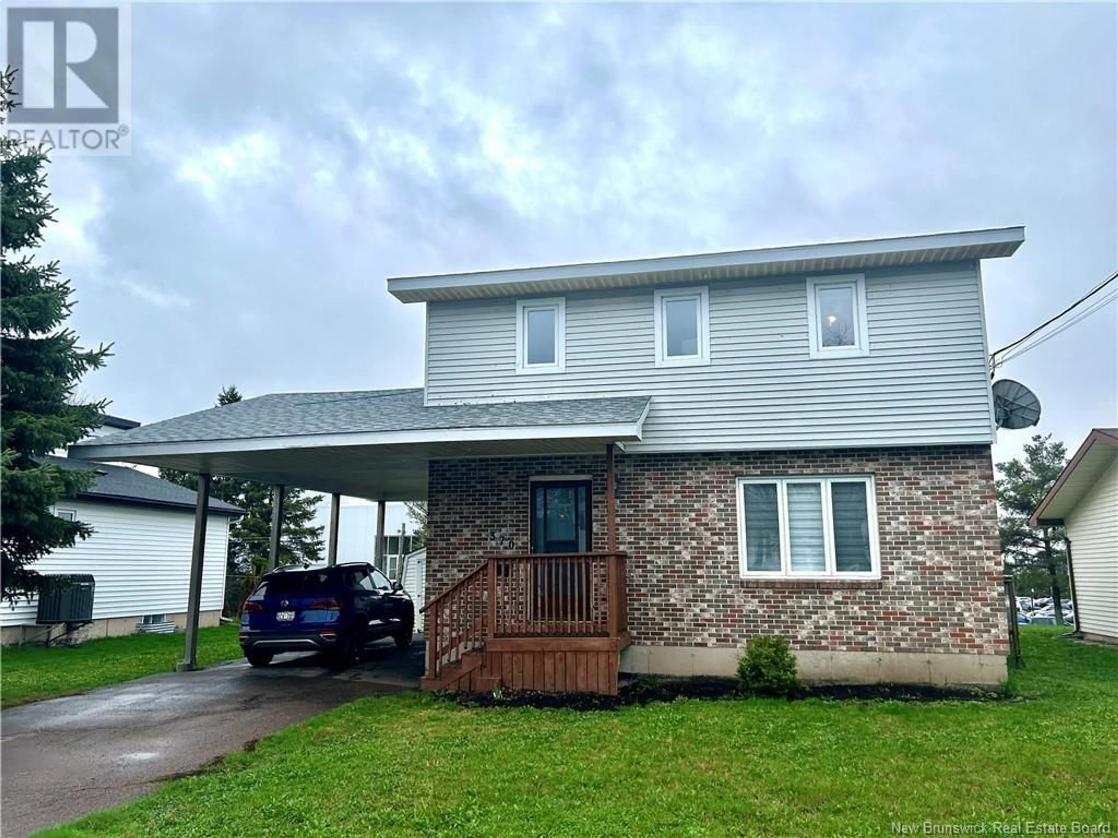 Home with vinyl exterior material, building for 370 GOULD STREET, Dieppe New Brunswick E1A1V3