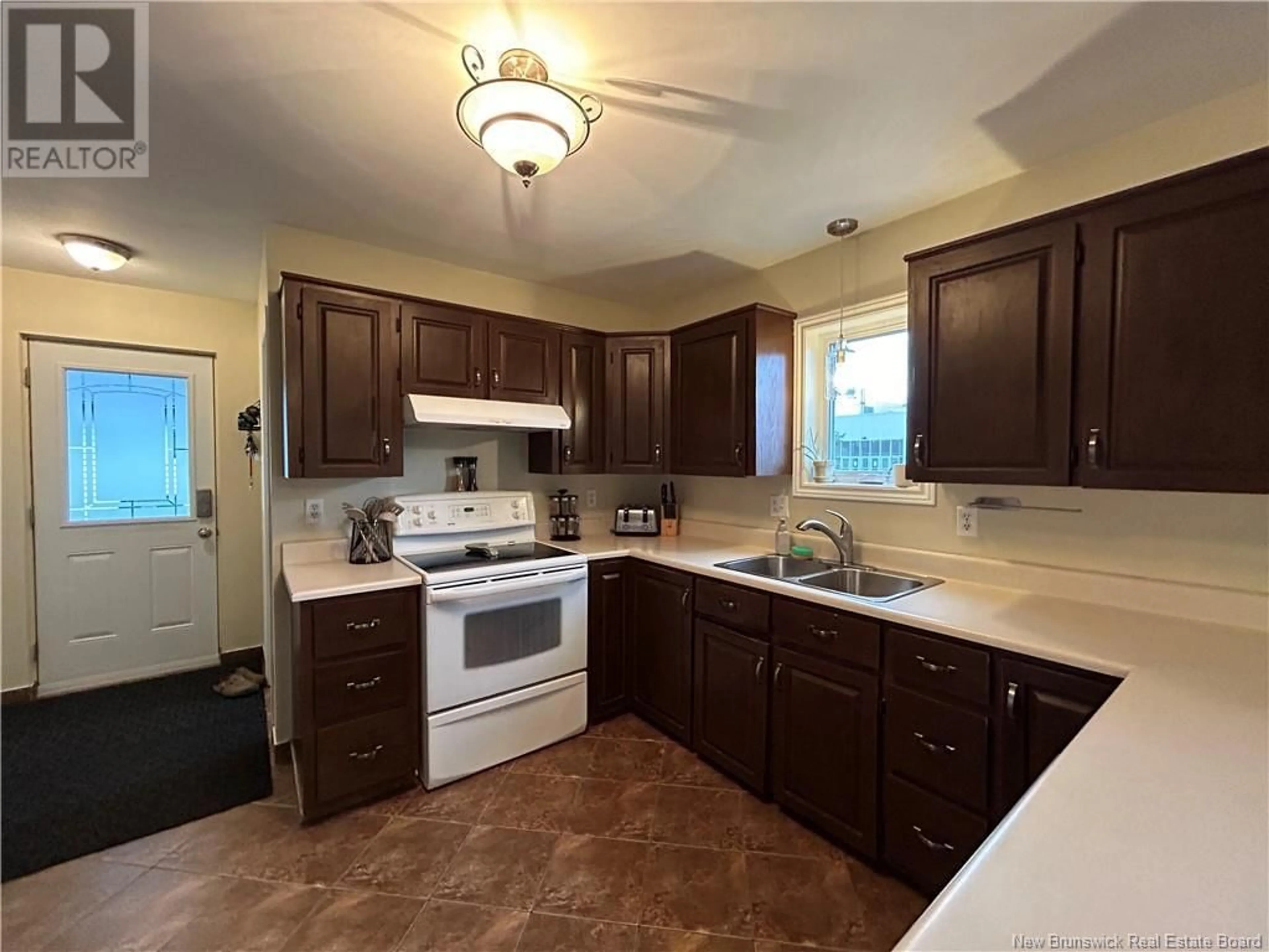 Standard kitchen, ceramic/tile floor for 370 GOULD STREET, Dieppe New Brunswick E1A1V3