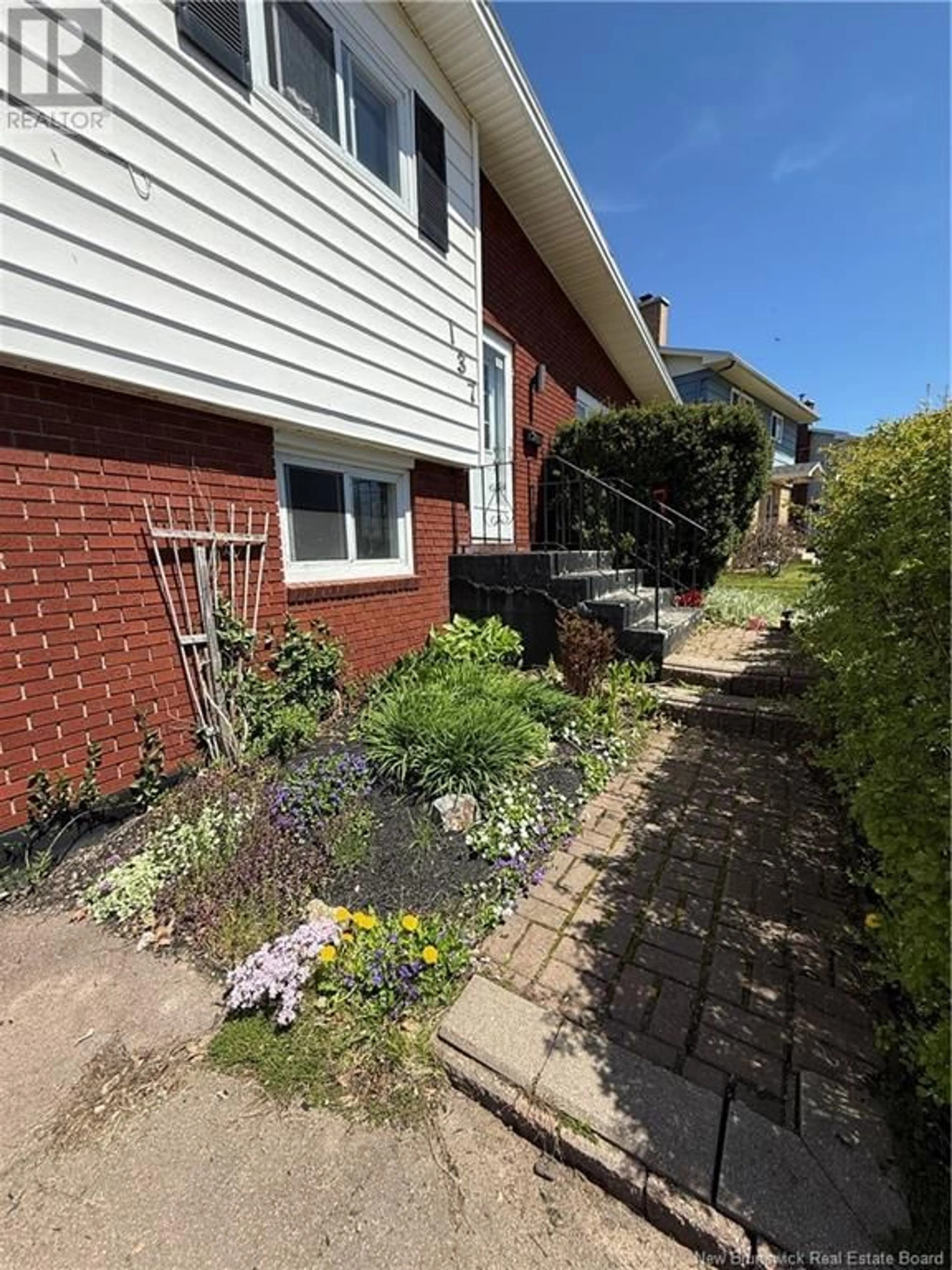 A pic from outside/outdoor area/front of a property/back of a property/a pic from drone, street for 137 BRENTWOOD DRIVE, Moncton New Brunswick E1E1N1