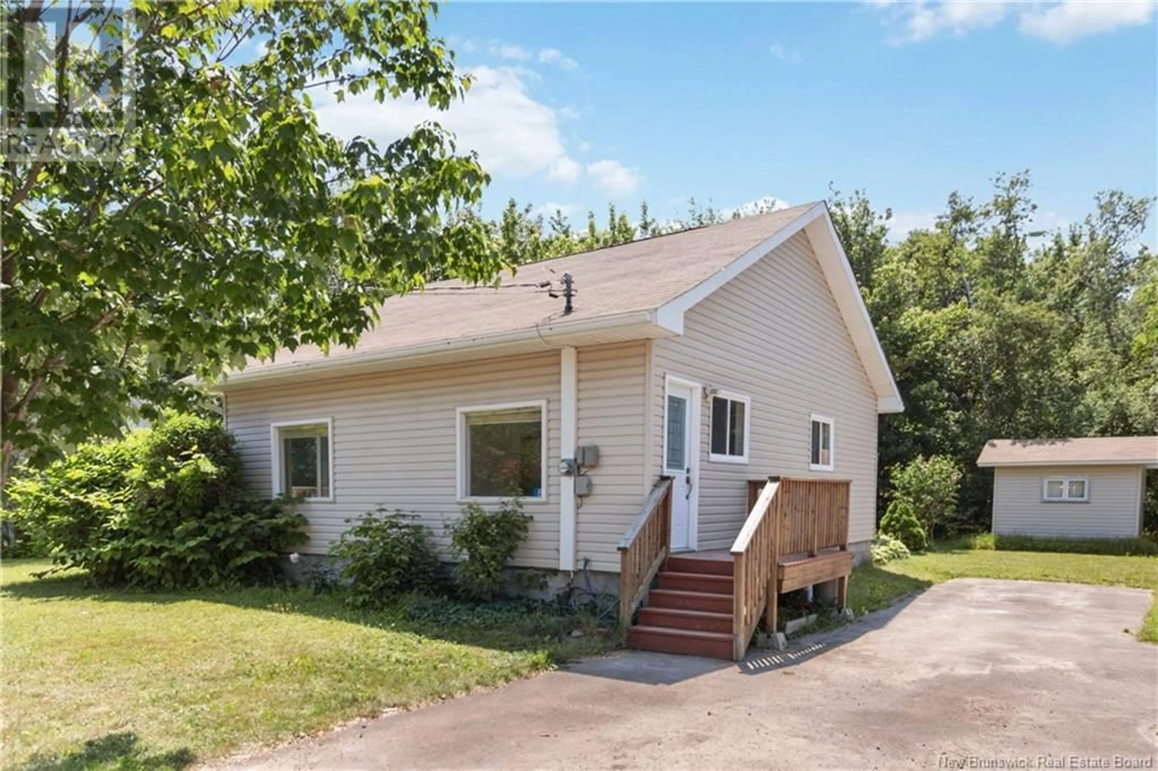 Home with vinyl exterior material, street for 8 FOURTH AVENUE, Pointe-Du-Chêne New Brunswick E4P4H4