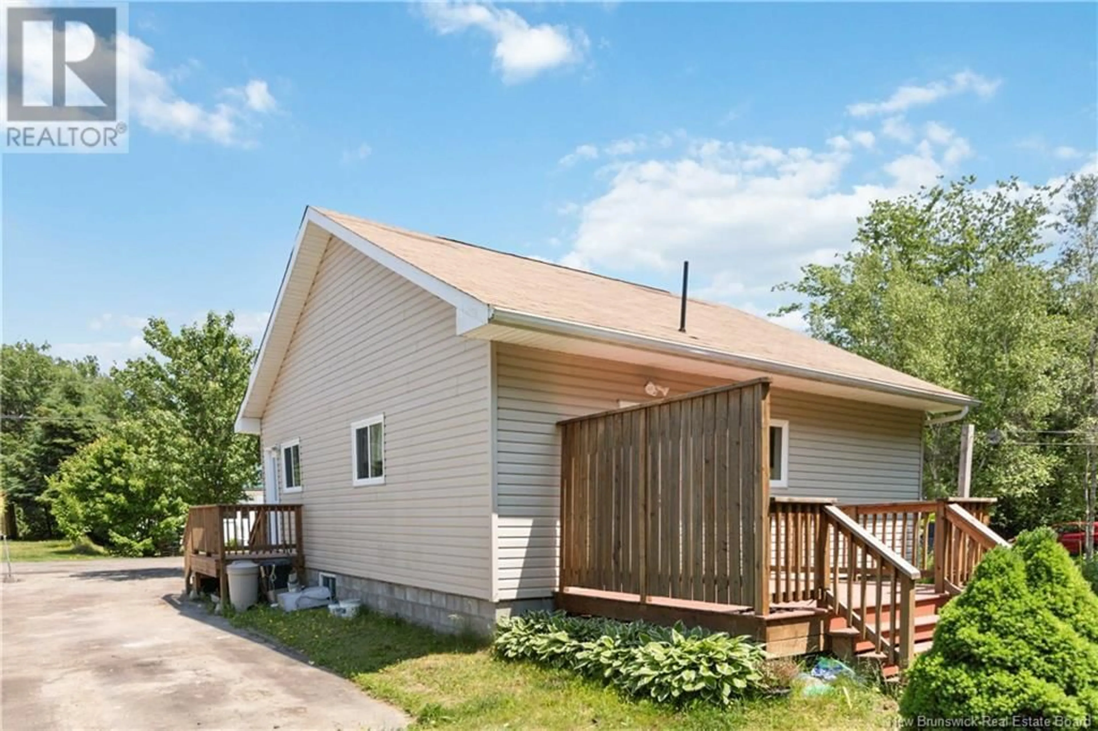 Home with vinyl exterior material, street for 8 FOURTH AVENUE, Pointe-Du-Chêne New Brunswick E4P4H4