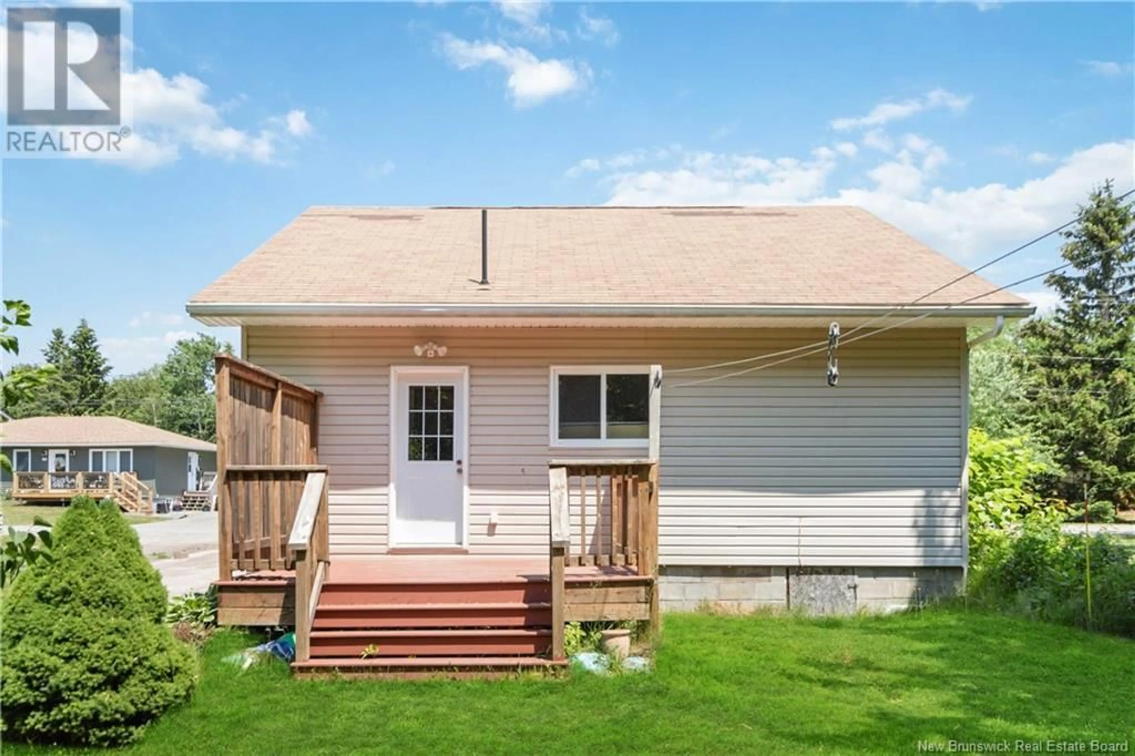 Home with vinyl exterior material, street for 8 FOURTH AVENUE, Pointe-Du-Chêne New Brunswick E4P4H4