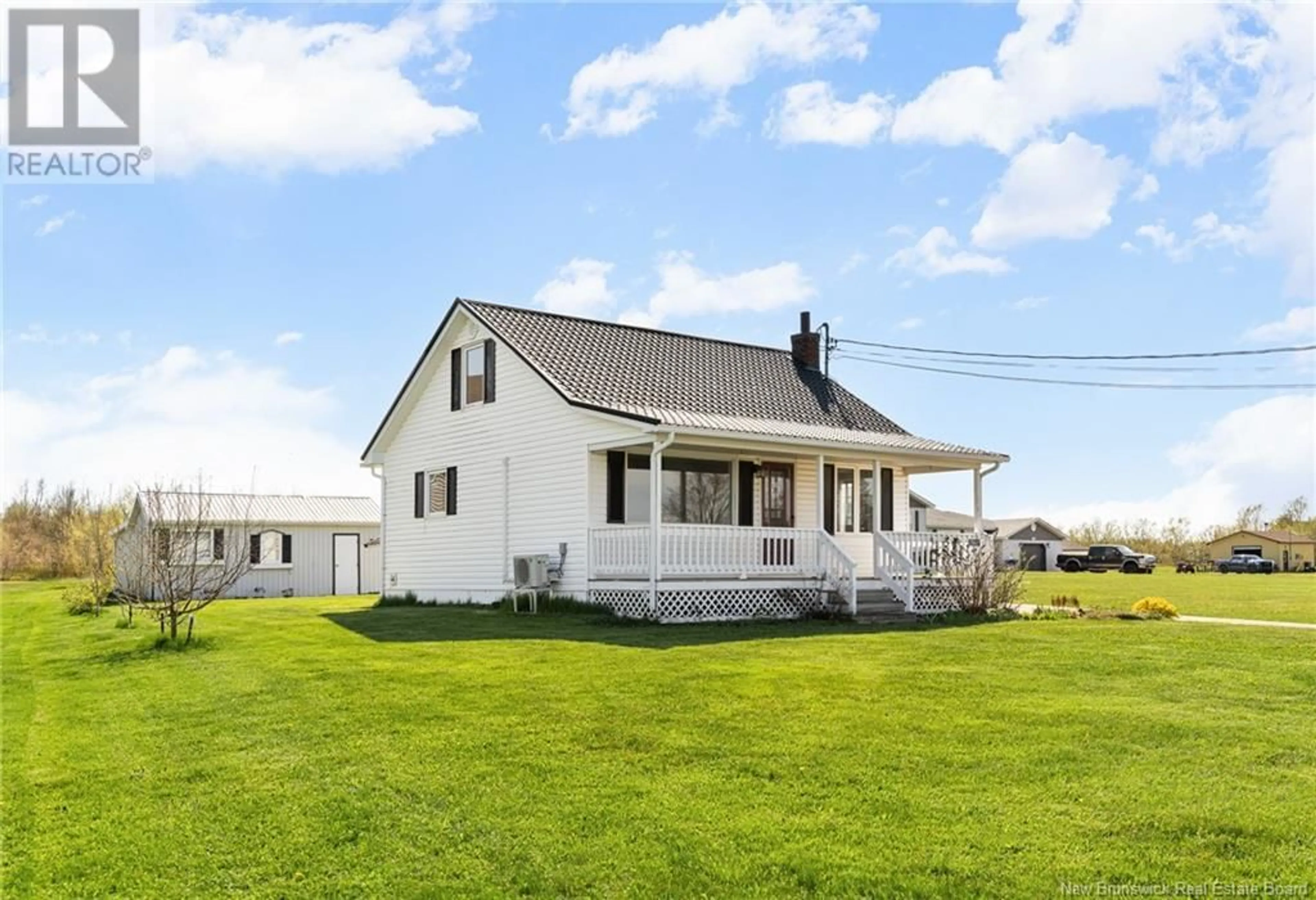 Home with vinyl exterior material, building for 1967 ROUTE 950, Petit-Cap New Brunswick E4N2H4