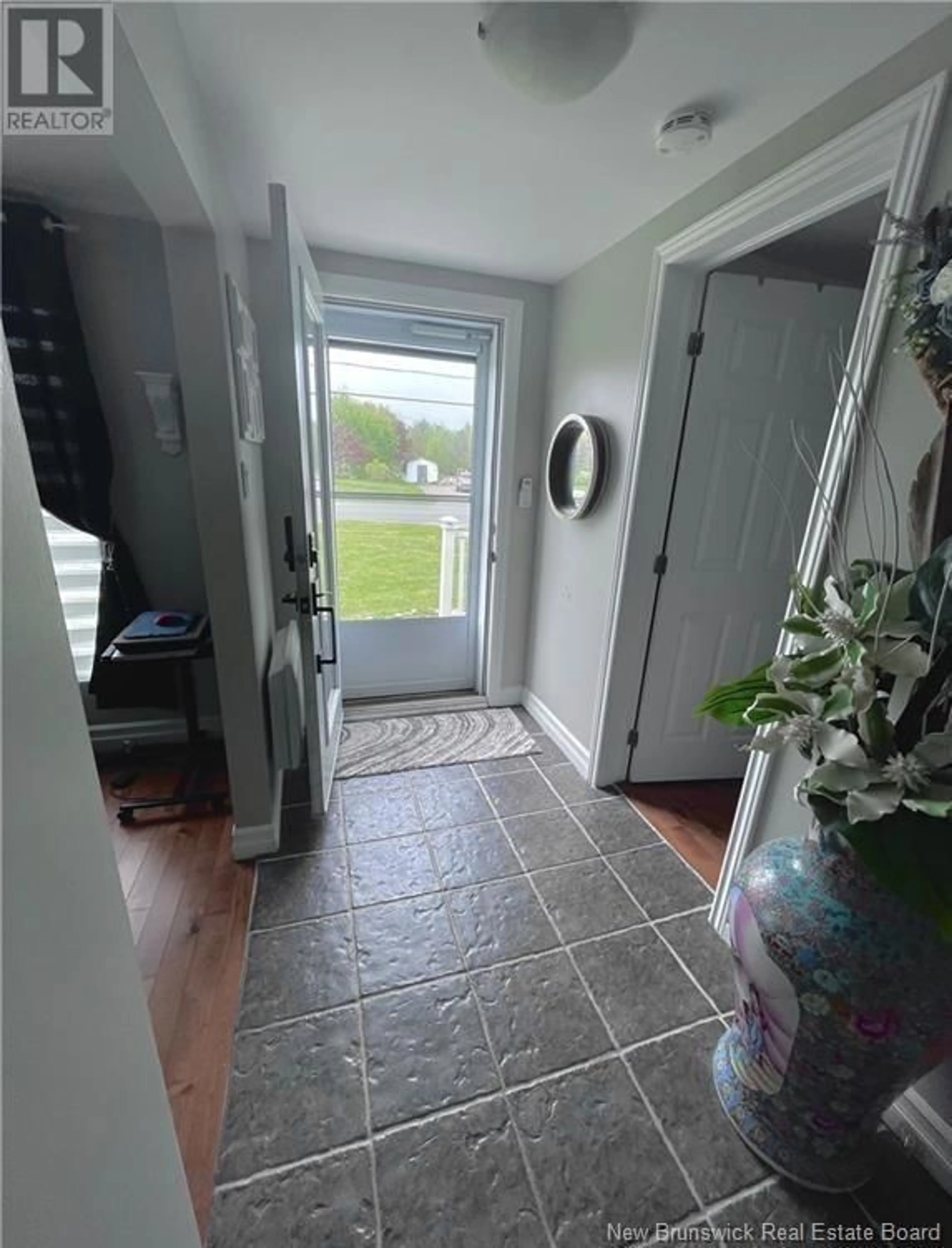 Indoor entryway for 1193 PRINCIPALE, Le Goulet New Brunswick E8S2E8