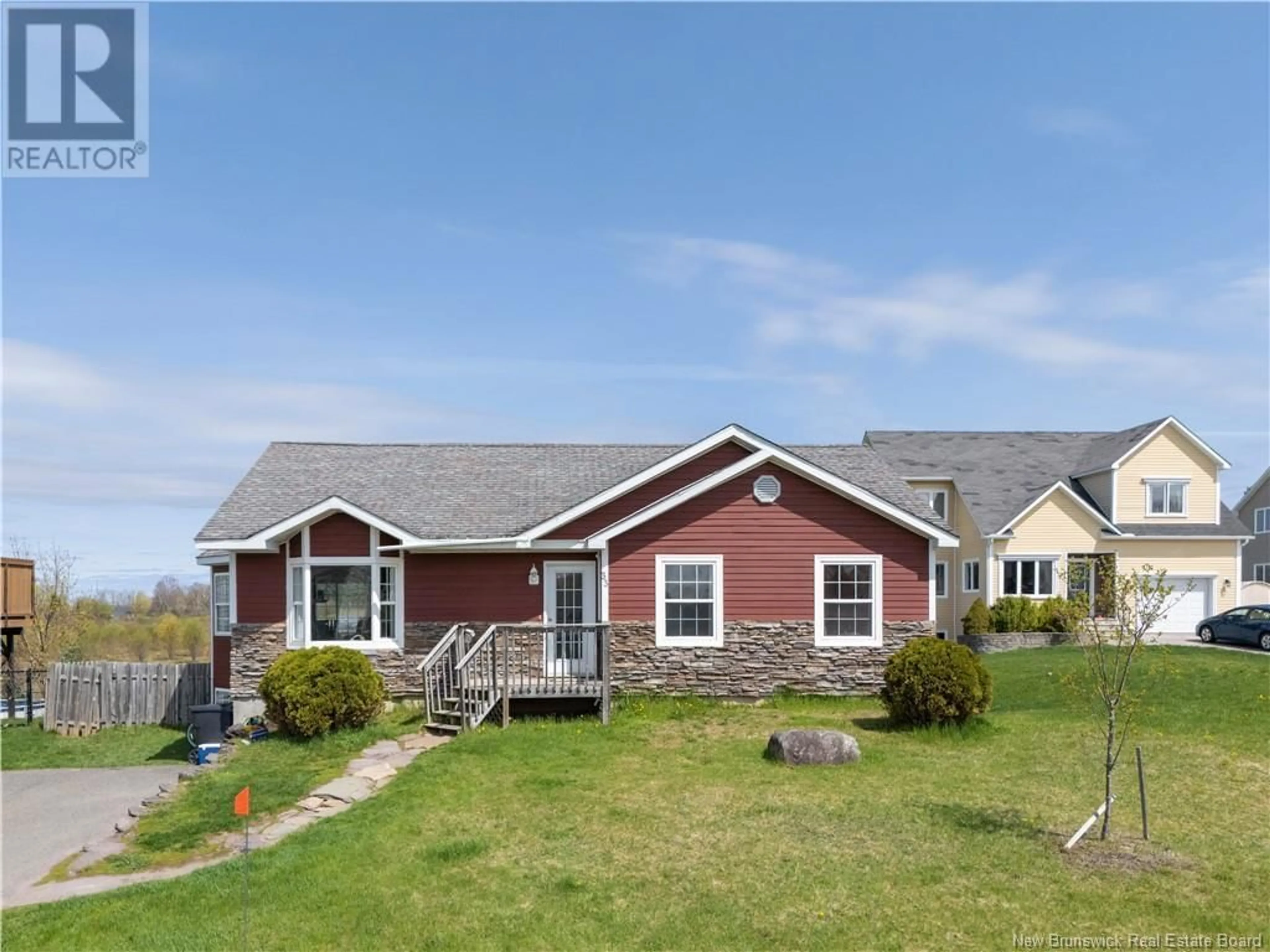 Home with vinyl exterior material, unknown for 33 HALLIHAN DRIVE, Oromocto New Brunswick E2V0C2